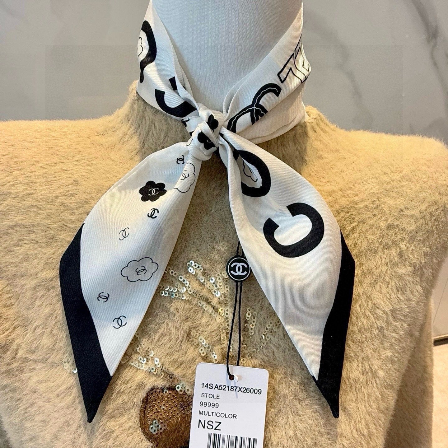 CC  Twilly Mini Scarf 120cm White Mulberry Silk 949095