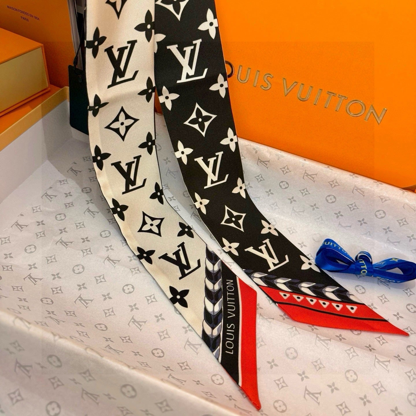 LV  Twilly Mini Scarf 120 Black Beige Silk Twill 967459
