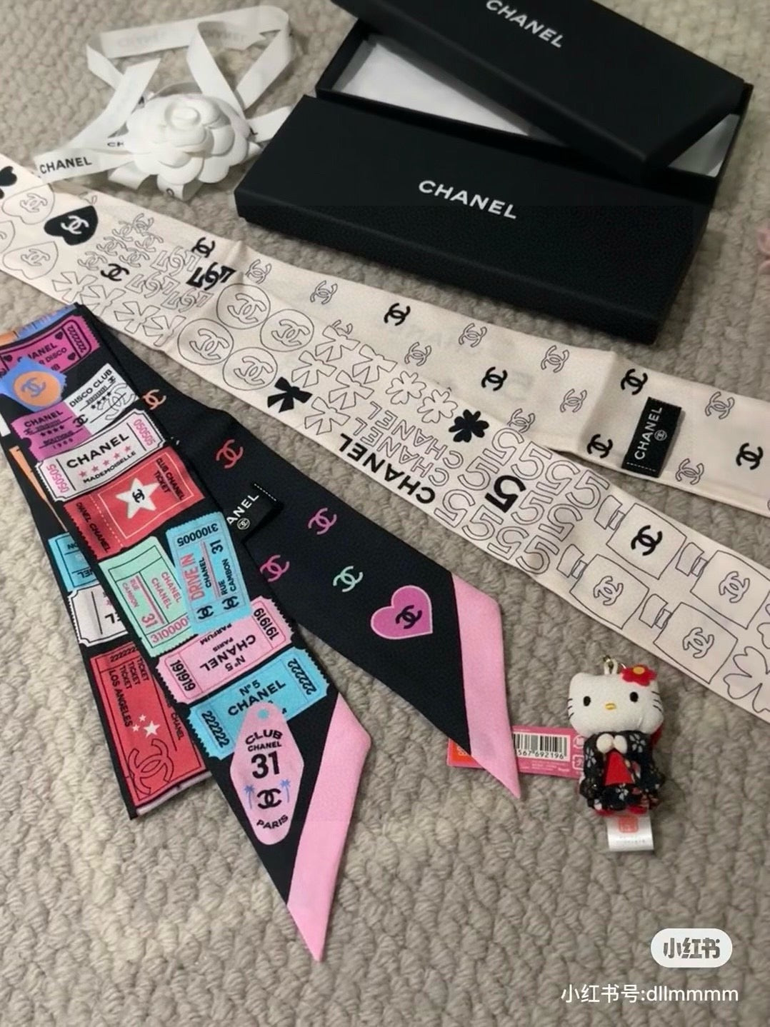 CC  Twilly Mini Scarf 120cm White Mulberry Silk 968851