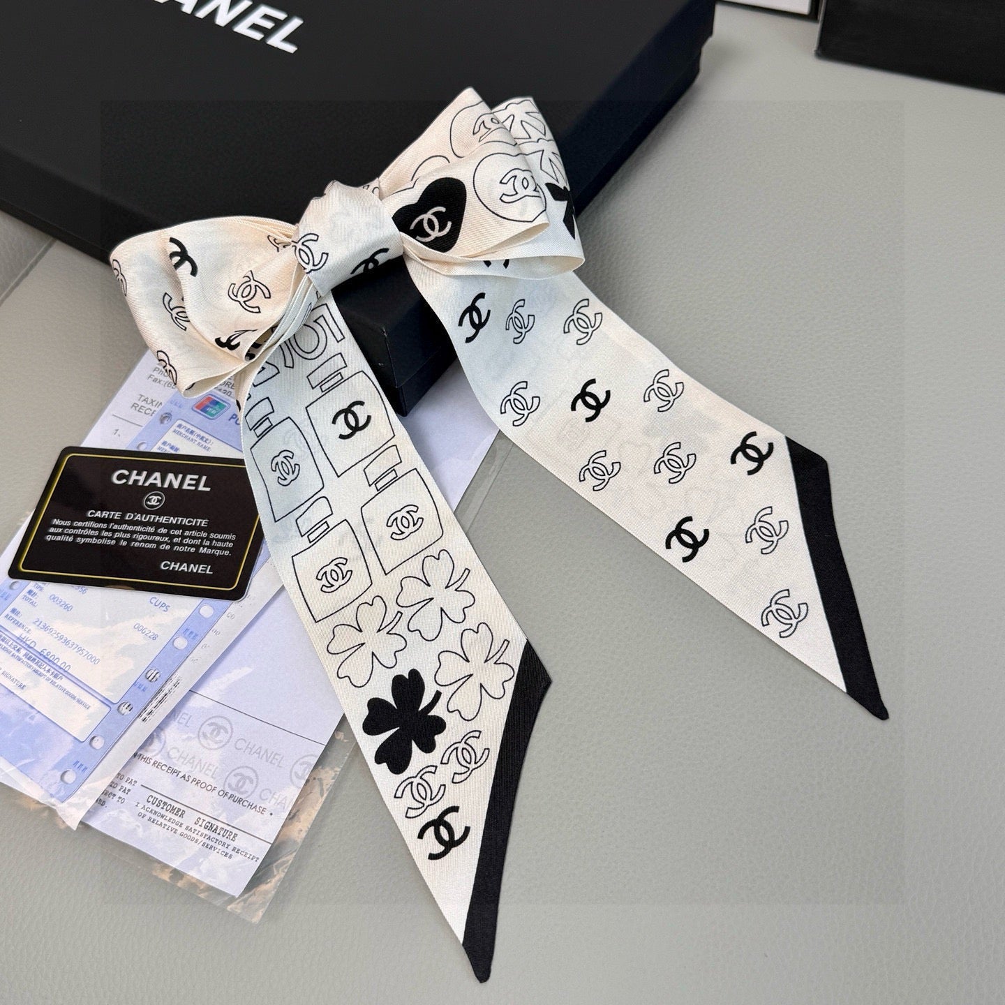 CC  Twilly Mini Scarf 120cm White Mulberry Silk 968851