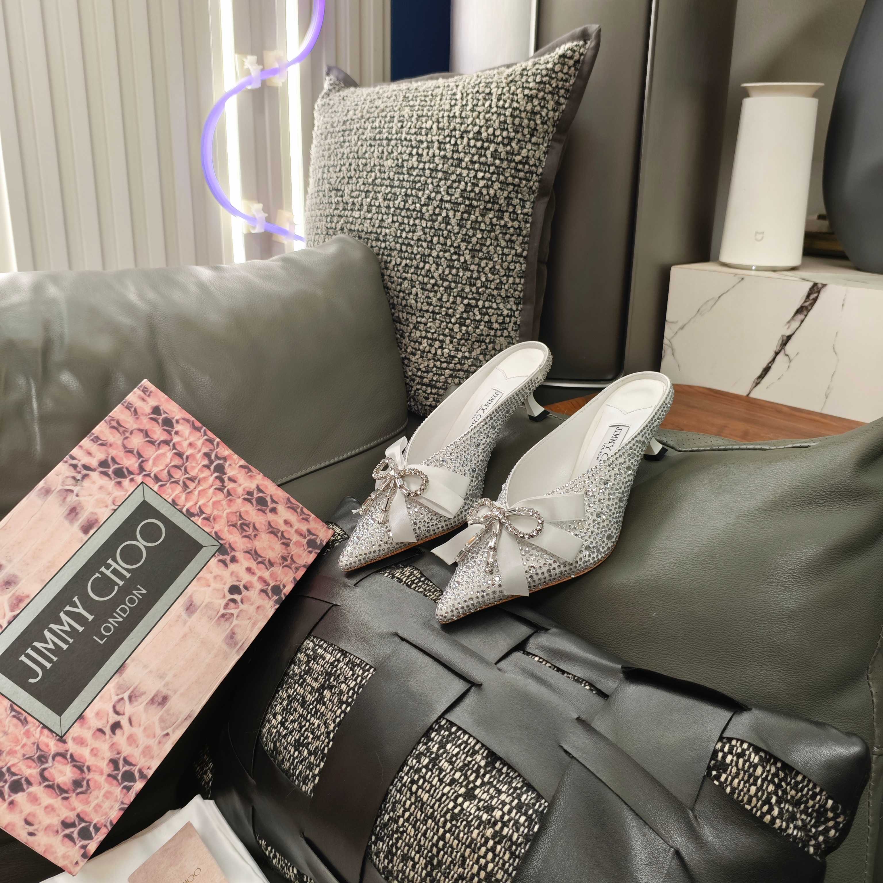 Jimmy 26s Crystal Slipper 45 Sliver Silk Satin Cowhide 596340