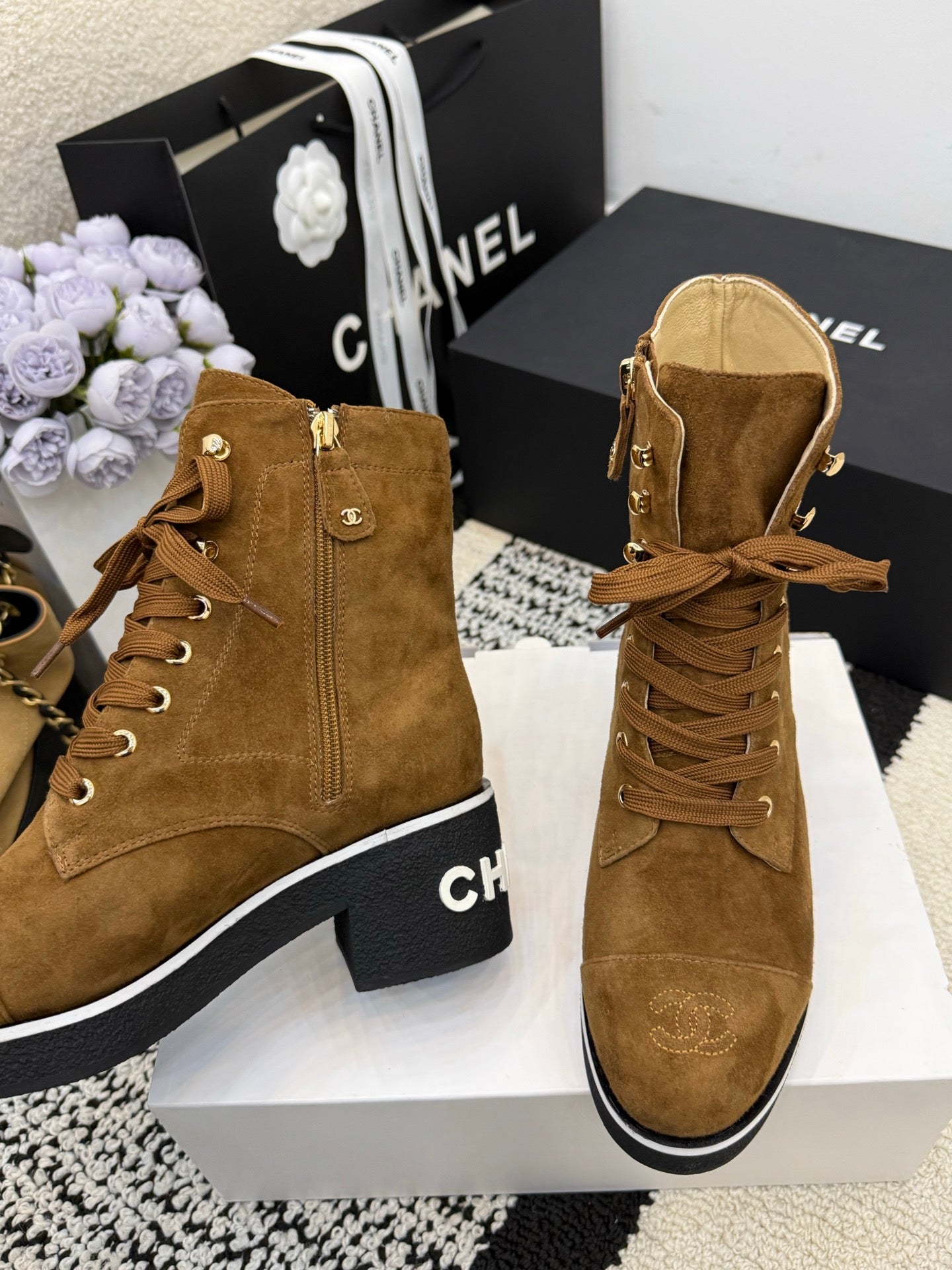 CC 26 Combat Boot Tan Black Suede 588798
