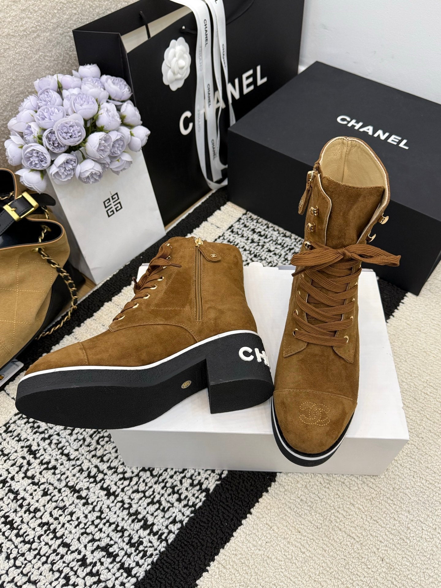 CC 26 Combat Boot Tan Black Suede 588798