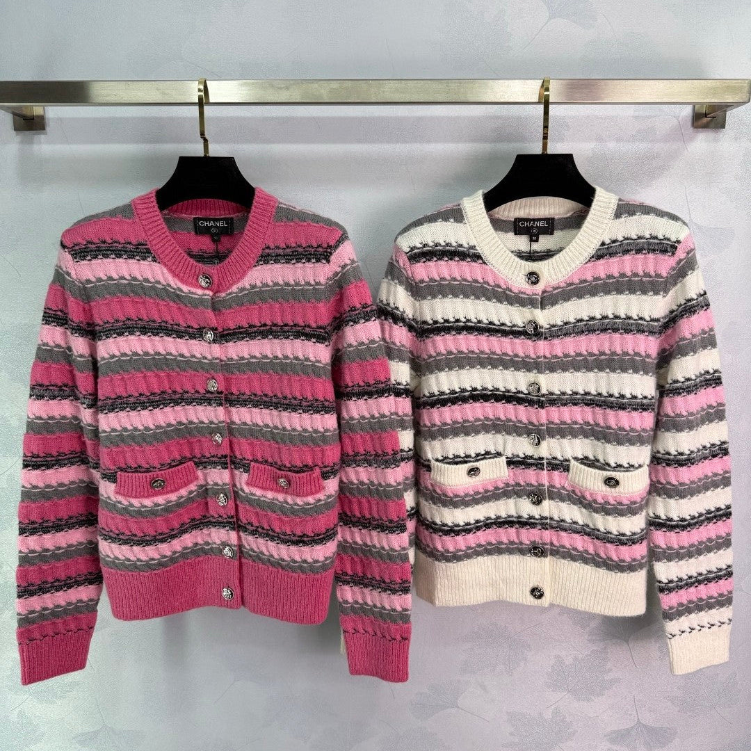 Chanel 25 Cardigan Pink and White Wool 308025
