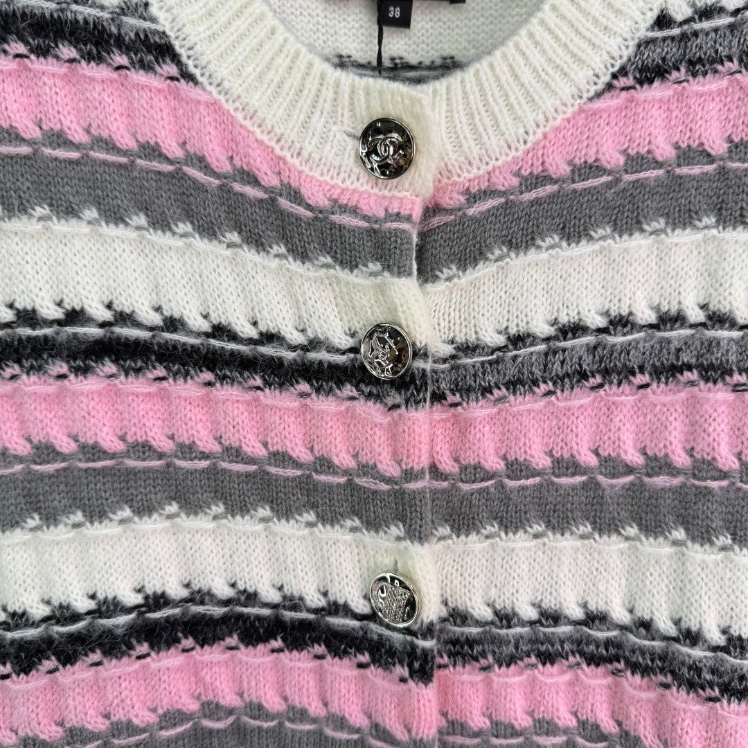Chanel 25 Cardigan Pink and White Wool 308025
