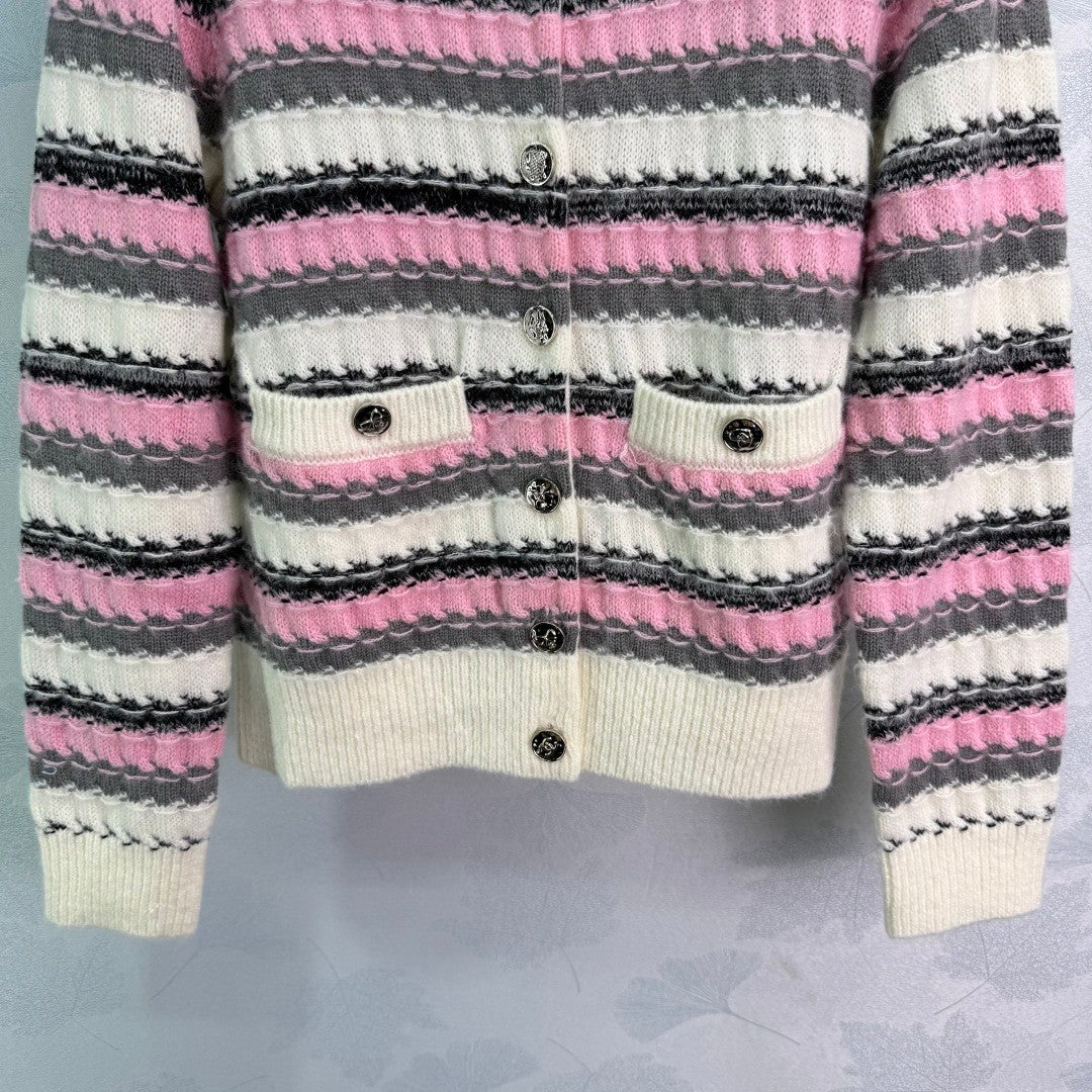 Chanel 25 Cardigan Pink and White Wool 308025