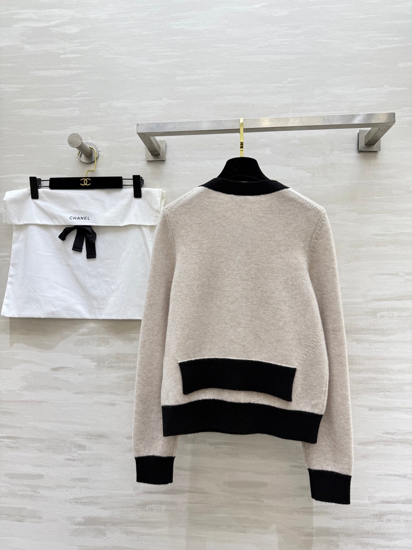 Chanel 2025 Two-Piece Cardigan Jacket Beige Wool Cashmere 319526