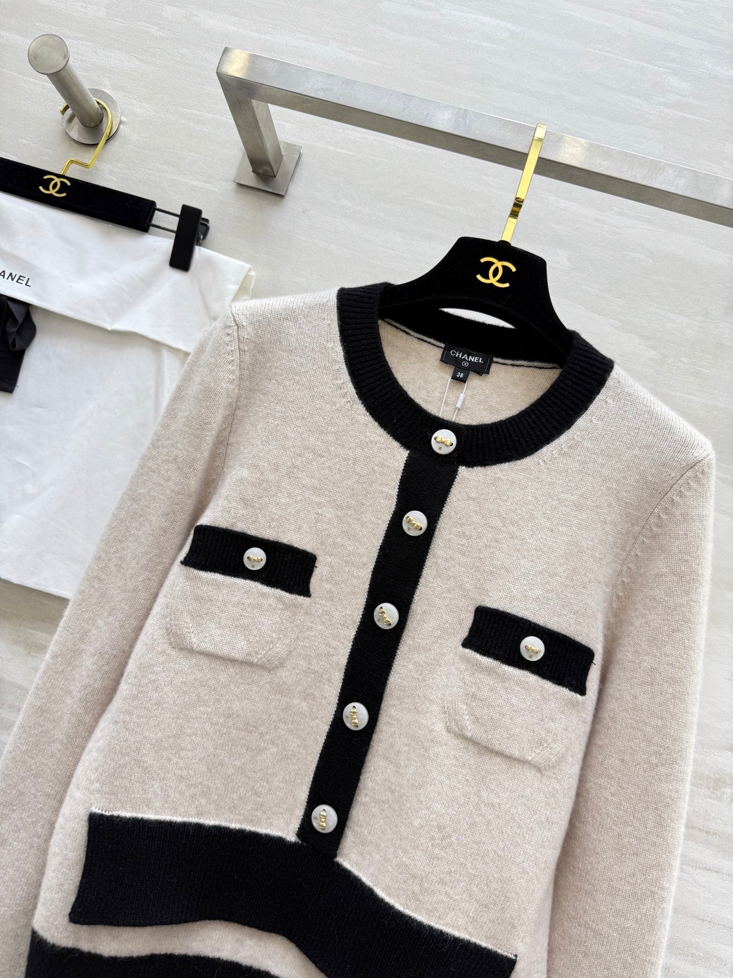 Chanel 2025 Two-Piece Cardigan Jacket Beige Wool Cashmere 319526