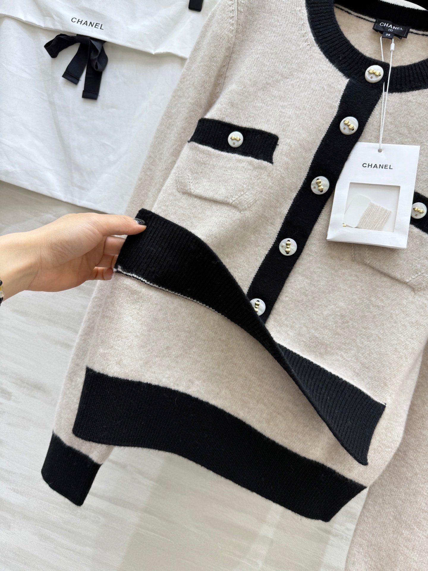 Chanel 2025 Two-Piece Cardigan Jacket Beige Wool Cashmere 319526