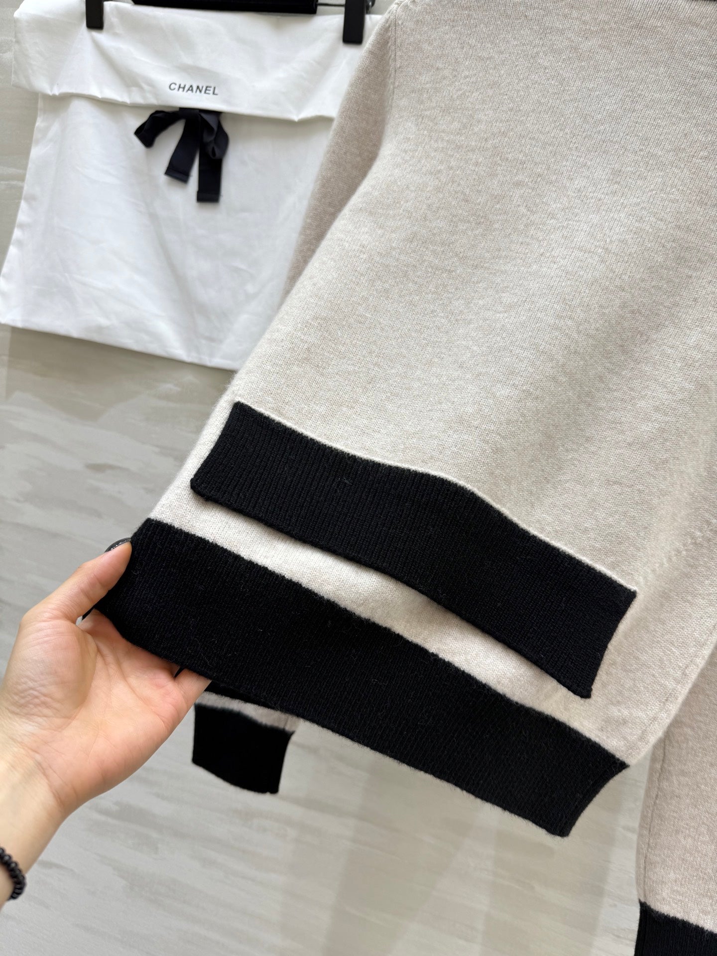 Chanel 2025 Two-Piece Cardigan Jacket Beige Wool Cashmere 319526