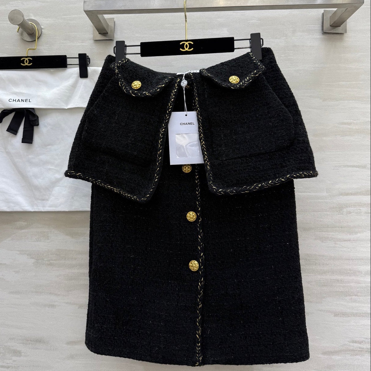 Chanel 2025 Gold Buckle Two-Piece Skirt Black Woven Tweed Fabric 319481