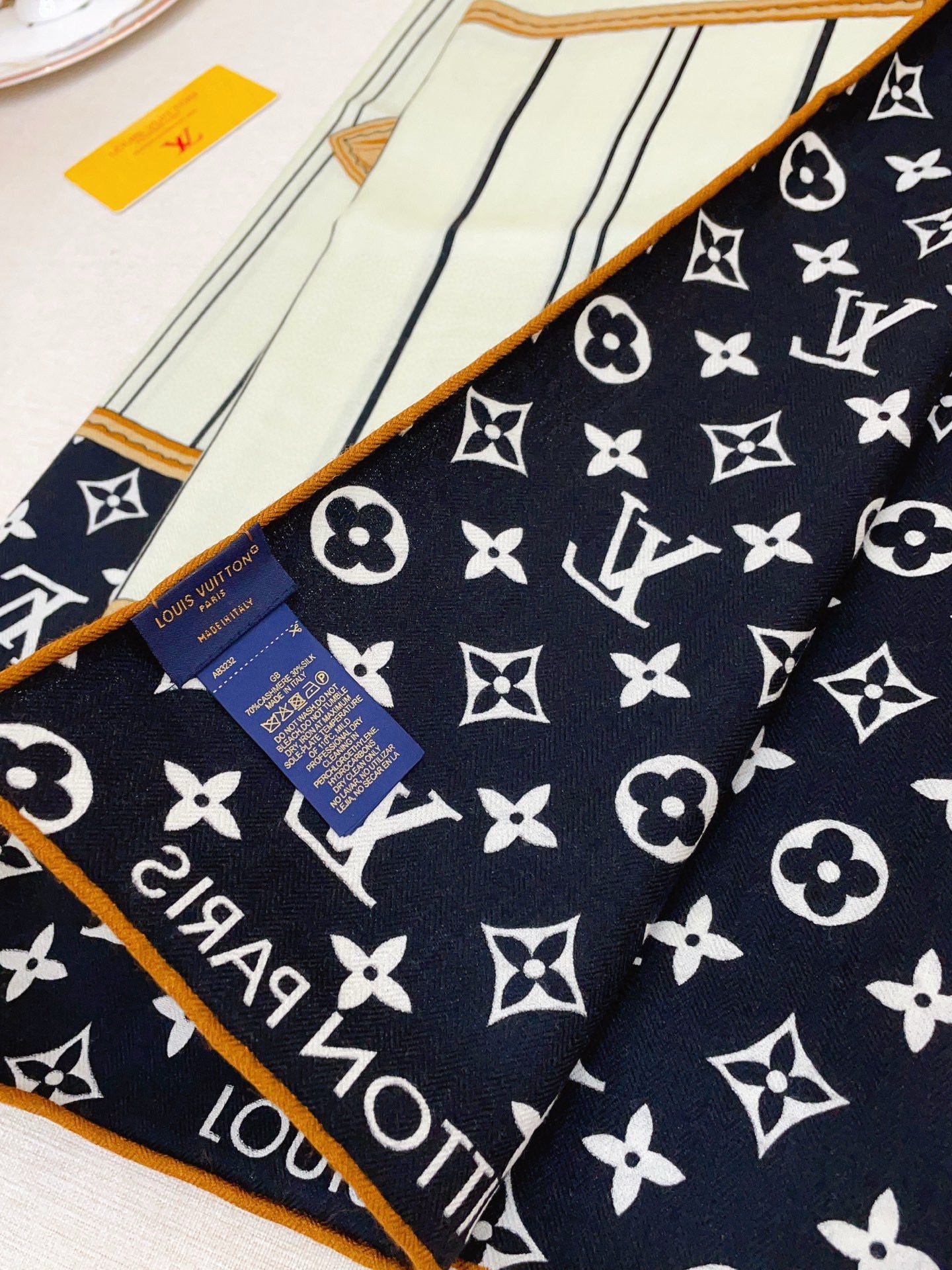 LV Double-sided Scarf 140cm Black White Cashmere 971049