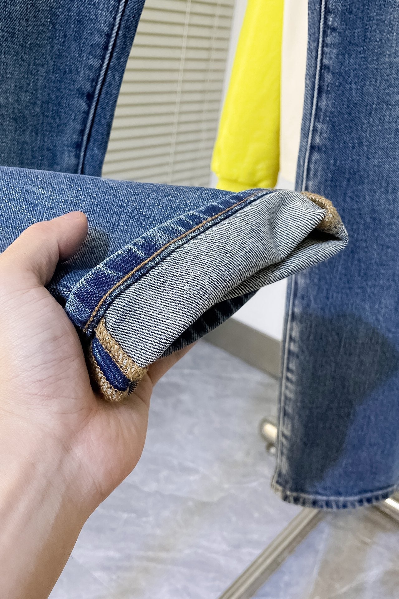 LV JEAN LIGHT BLUE DENIM 239603