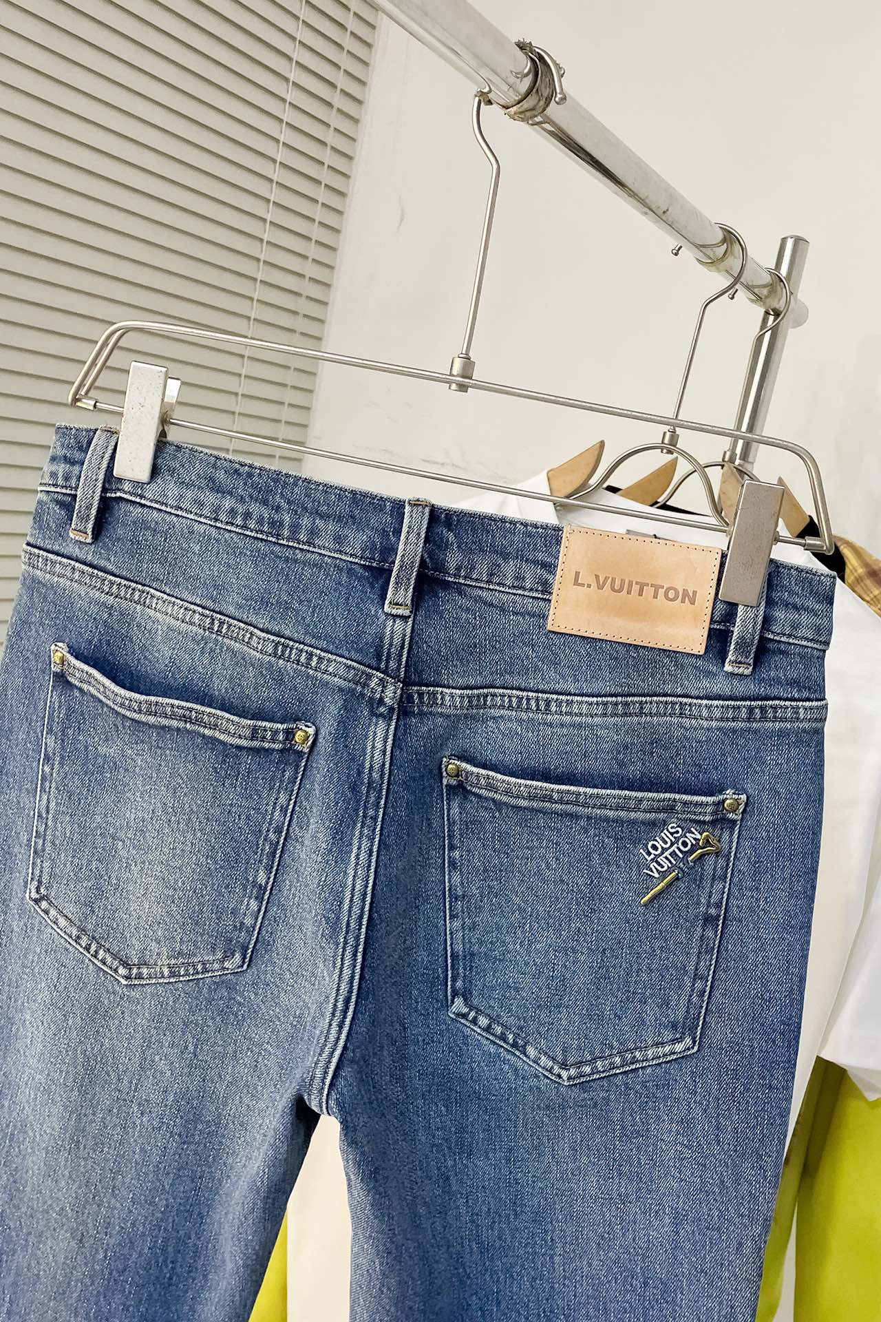 LV JEAN LIGHT BLUE DENIM 239603