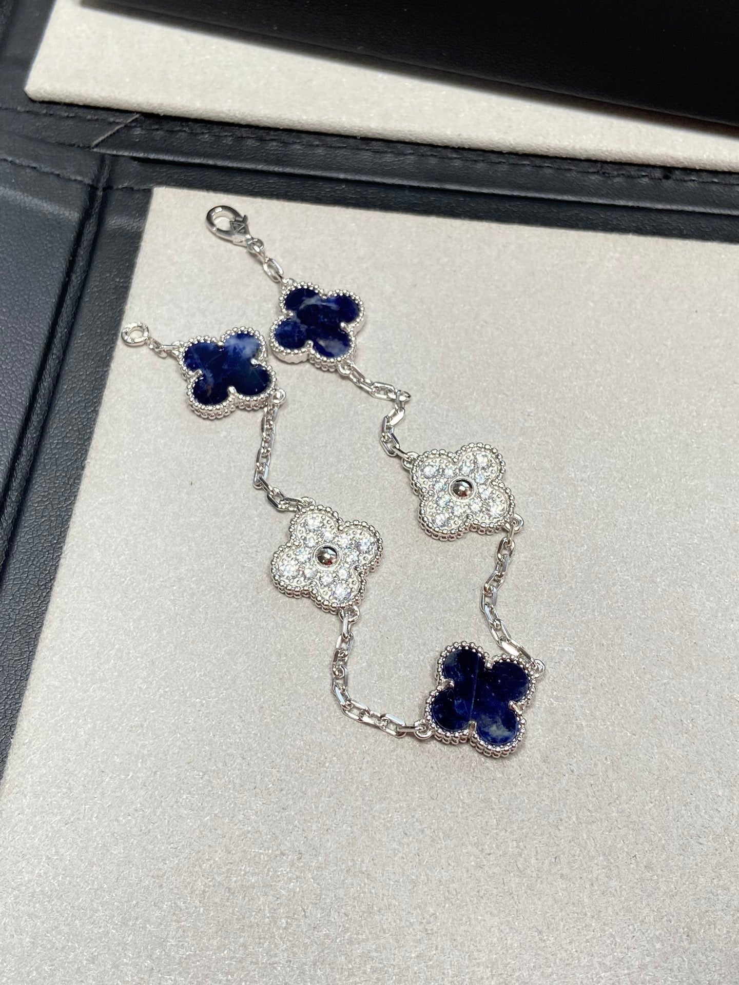 VCA Clover Blue 5 Motifs Sliver Bracelet