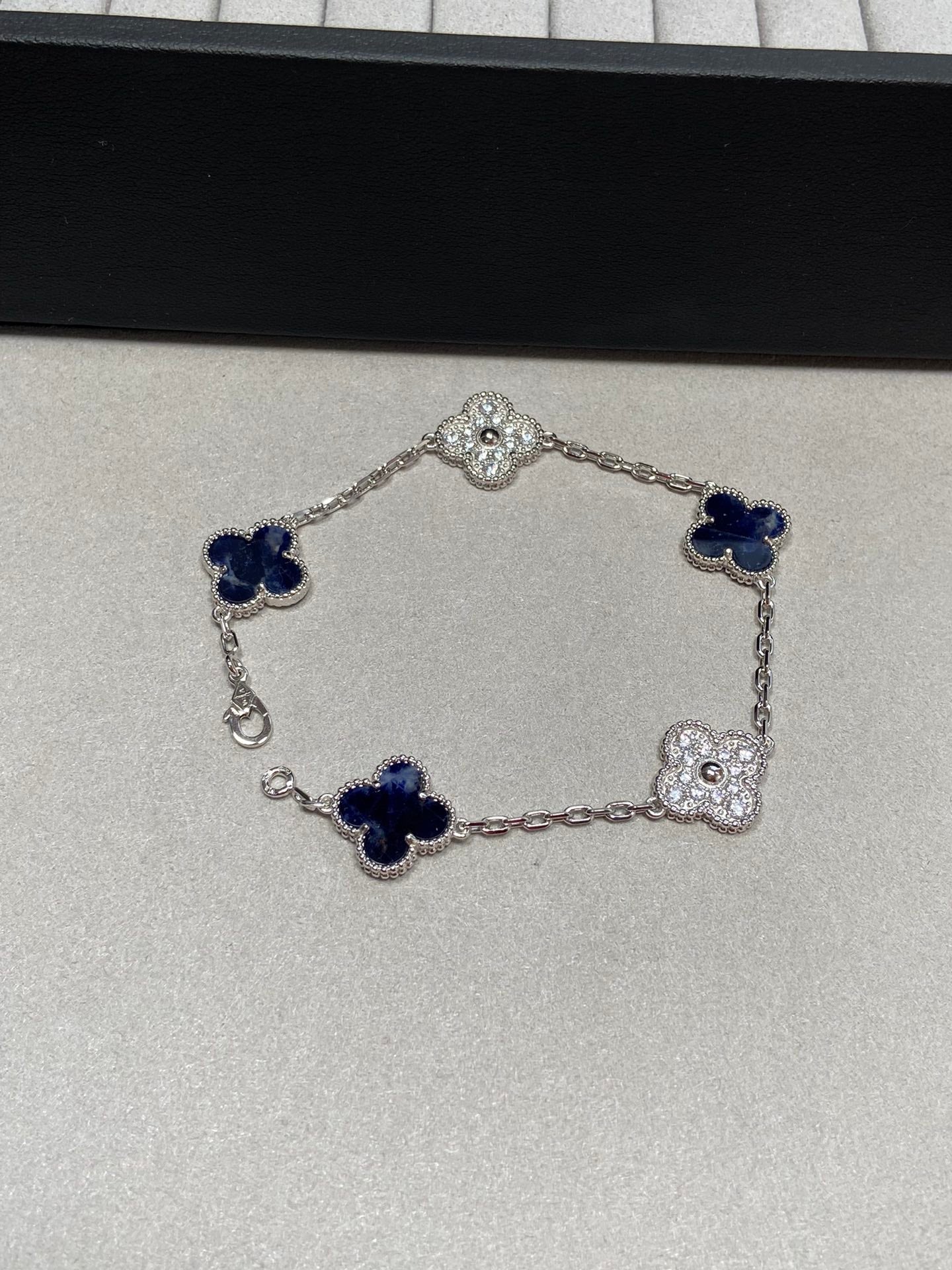 VCA Clover Blue 5 Motifs Sliver Bracelet