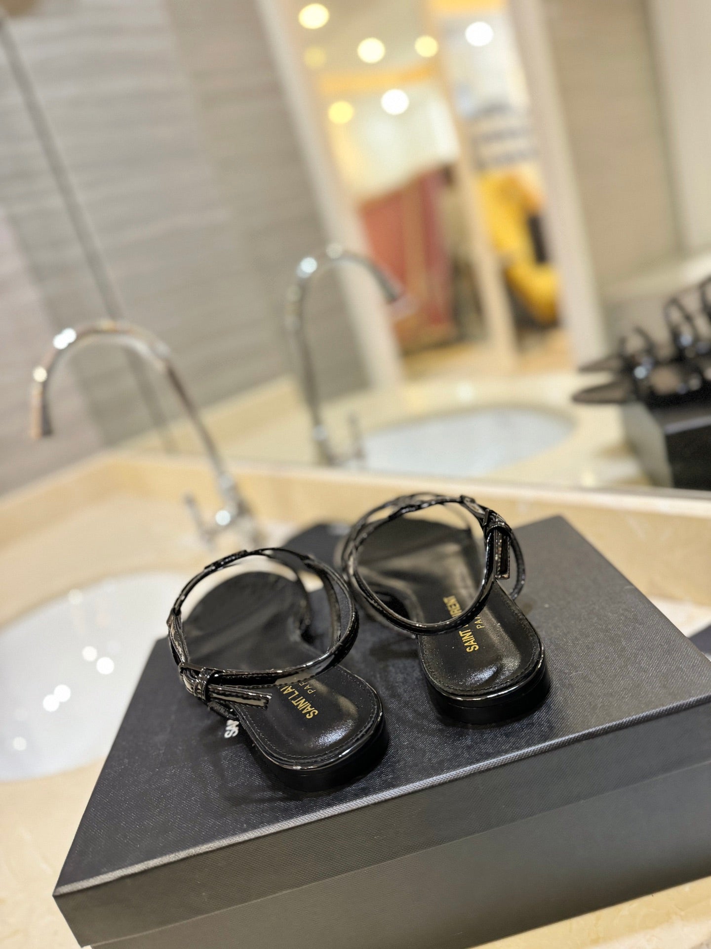 SL CASSANDRA FLAT SANDALS BLACK POLISHED CALFSKIN