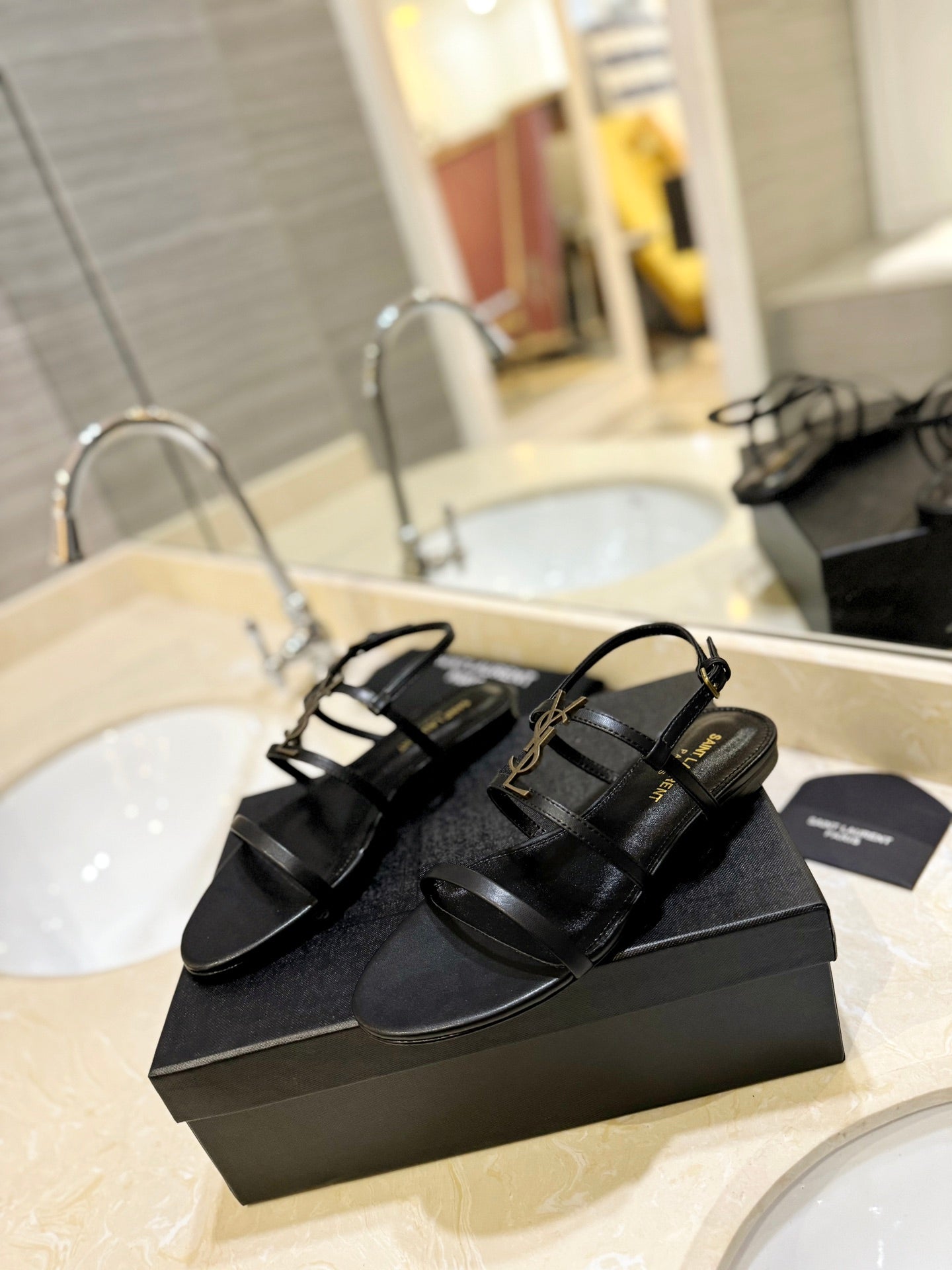 SL CASSANDRA FLAT SANDALS BLACK CALFSKIN