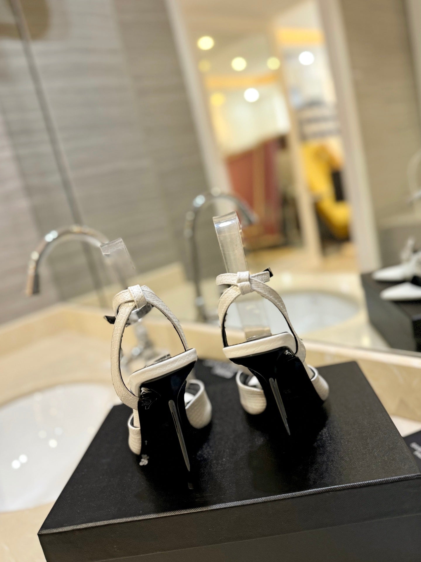 SL AYERS SNAKE CRYSTAL SANDAL WHITE CALFSKIN