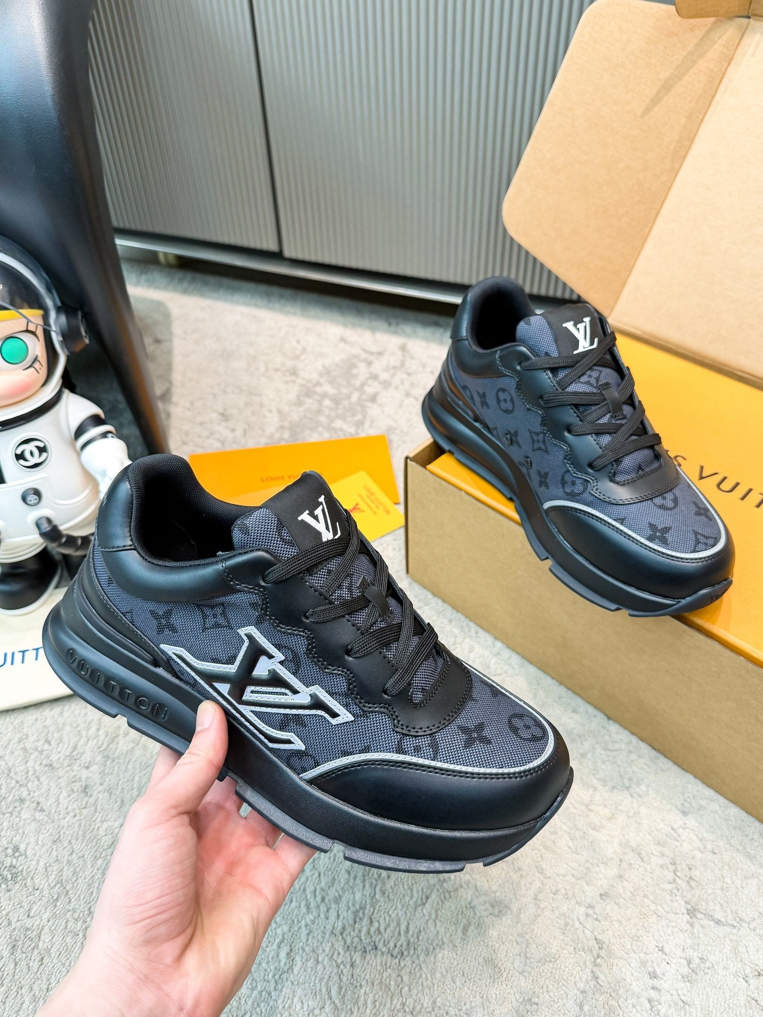 LV 26ss Classic Sneaker Black Monogram Mesh Calfskin 625423