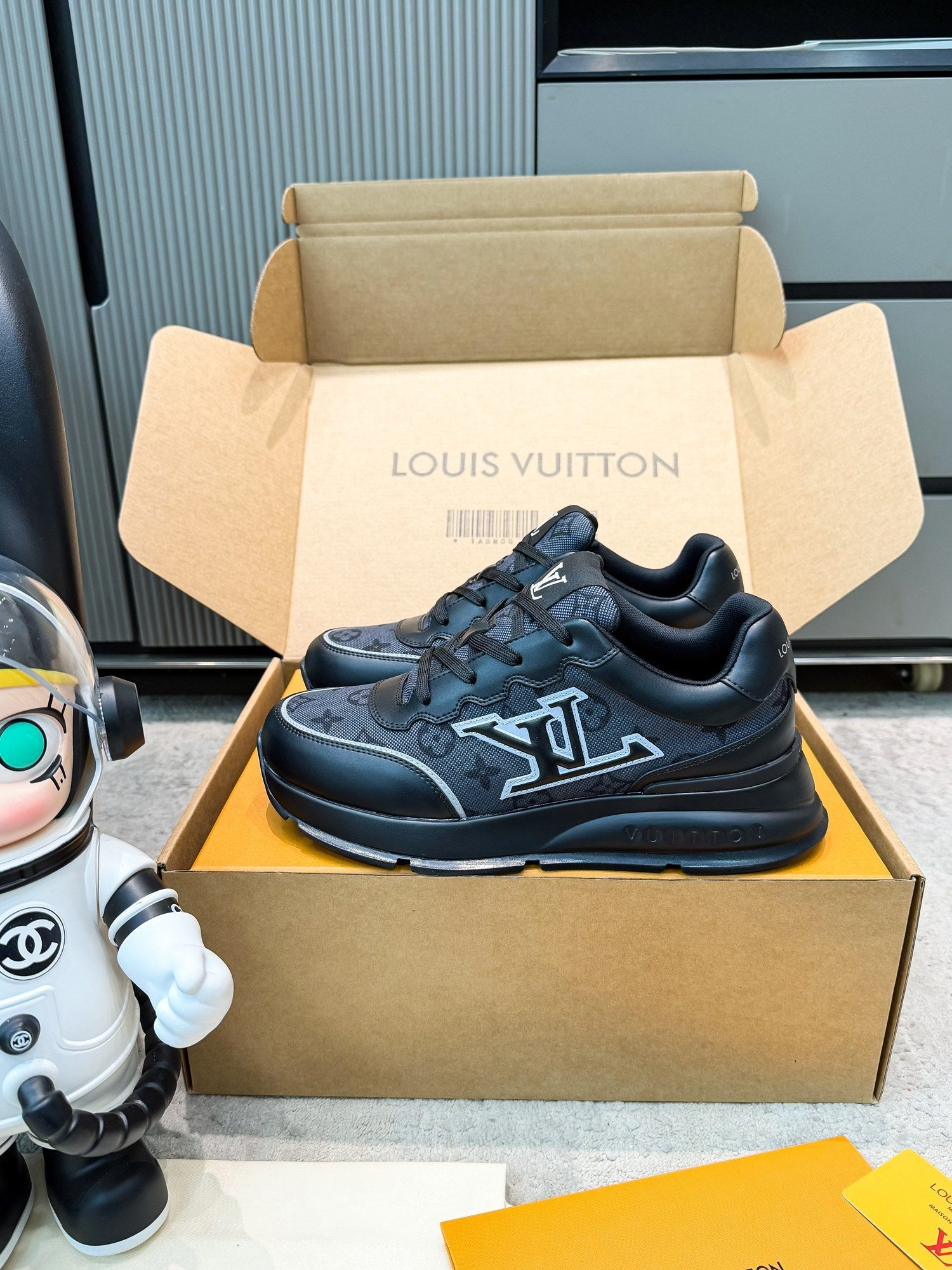 LV 26ss Classic Sneaker Black Monogram Mesh Calfskin 625423