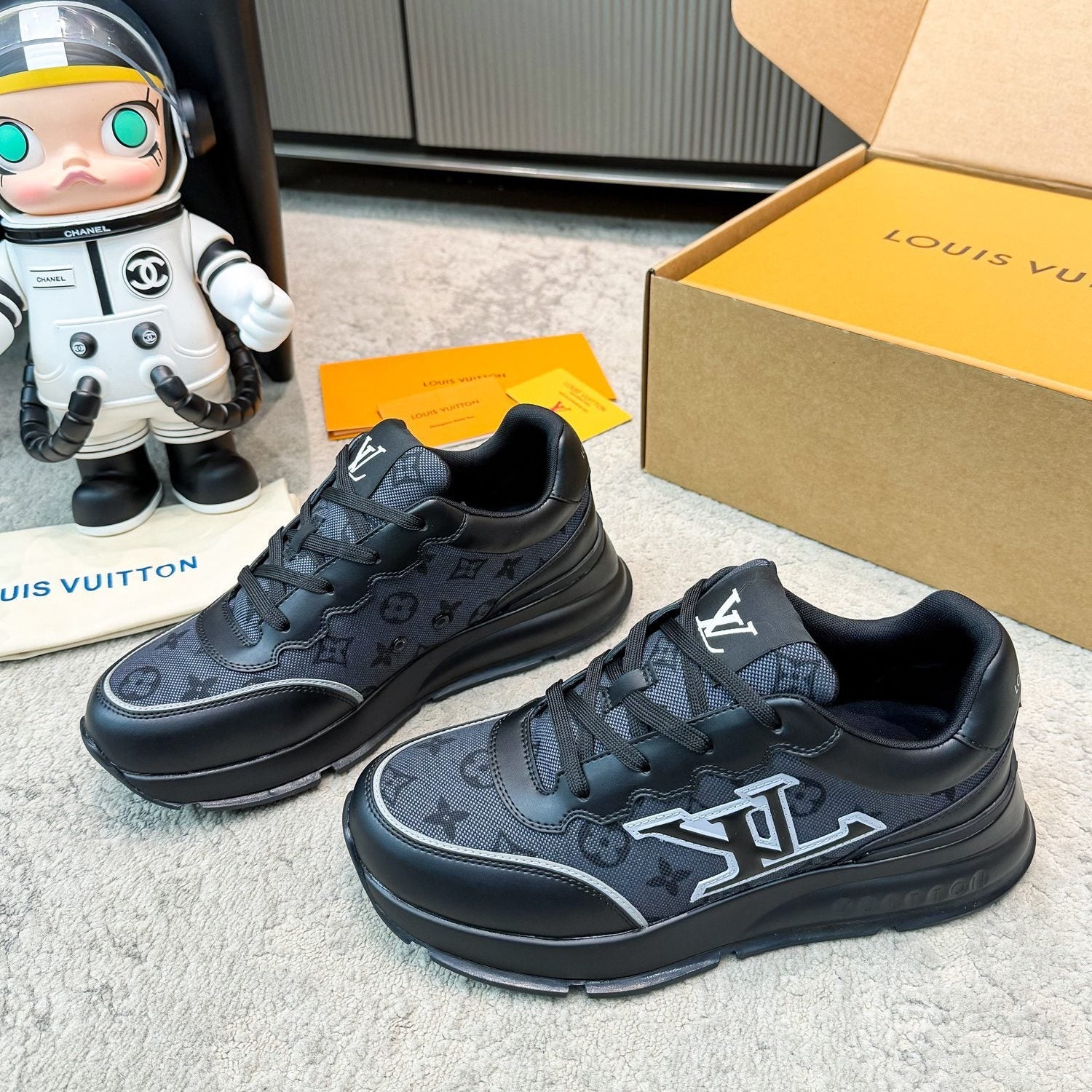 LV 26ss Classic Sneaker Black Monogram Mesh Calfskin 625423