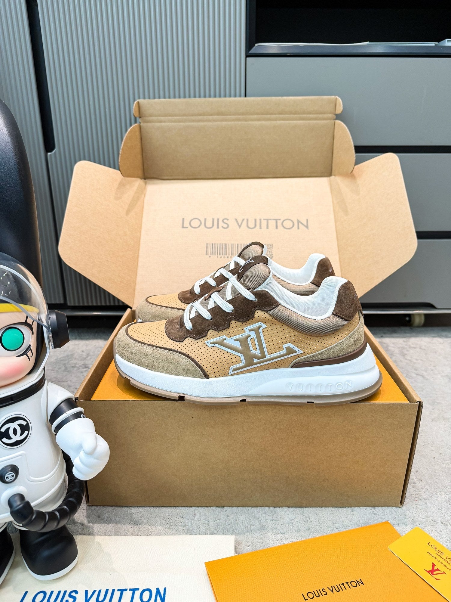 LV 26ss Classic Sneaker Brown Beige Mesh Suede 625424