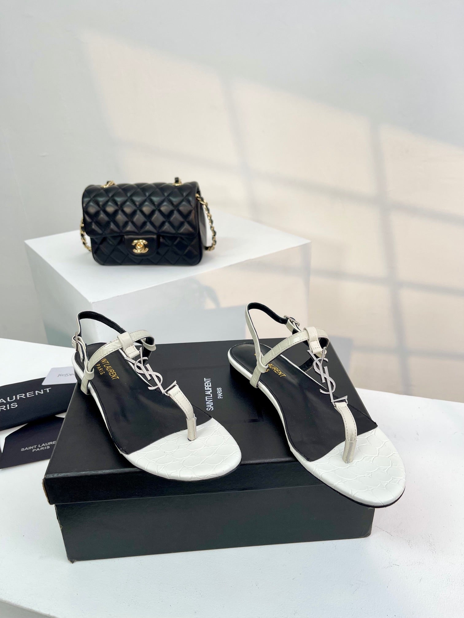 SL Cassandra Croc-Embossed Thong Sandals Black White Leather