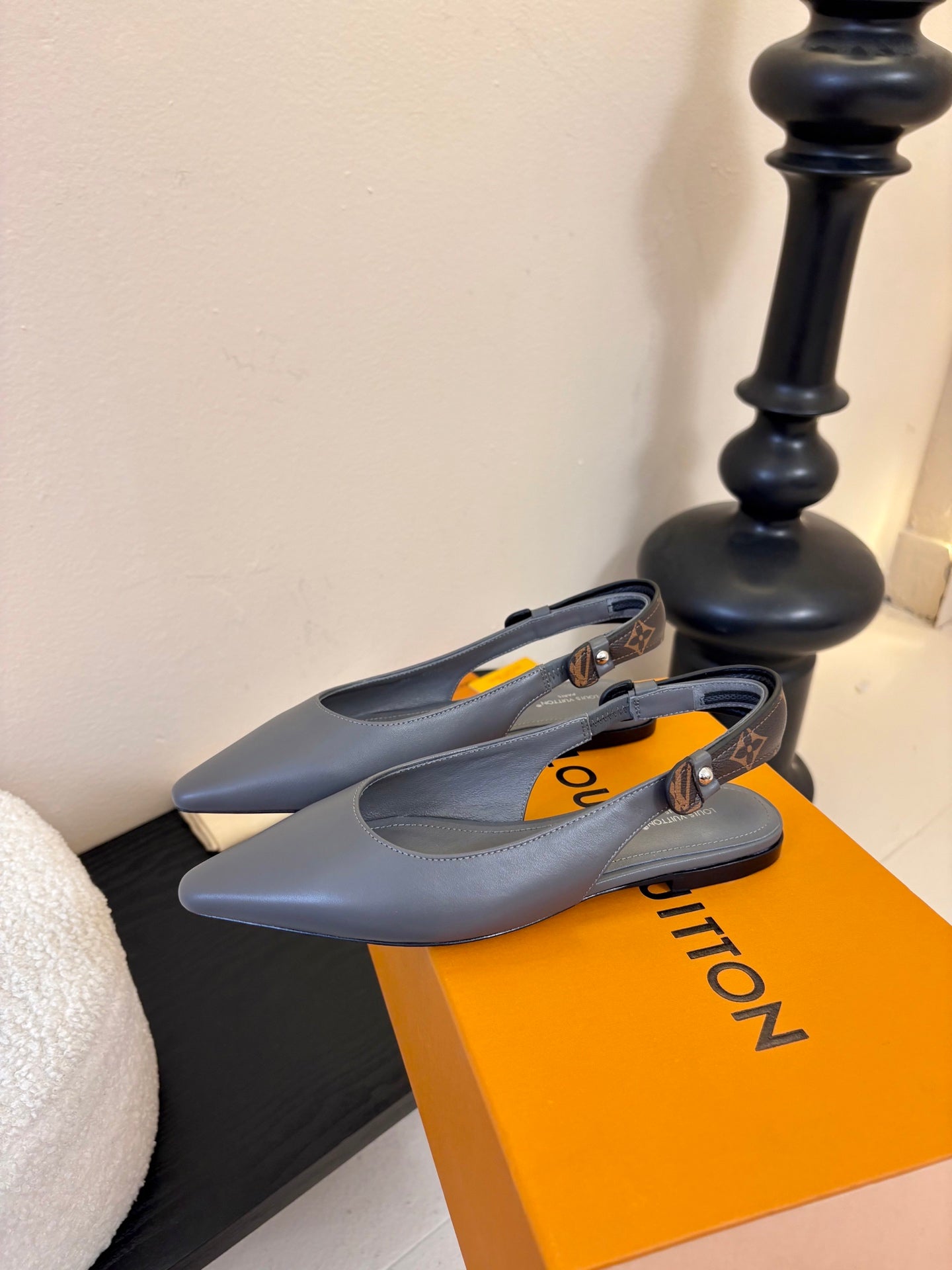 LV 26ss Legacy Slingback Flat Gray Sheepskin 627237