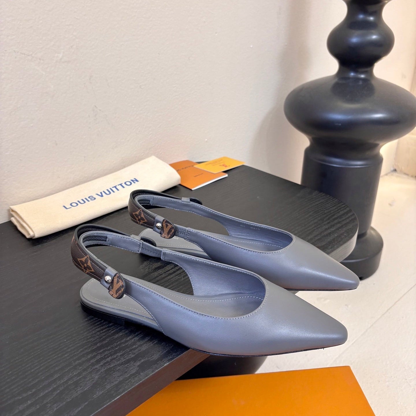 LV 26ss Legacy Slingback Flat Gray Sheepskin 627237