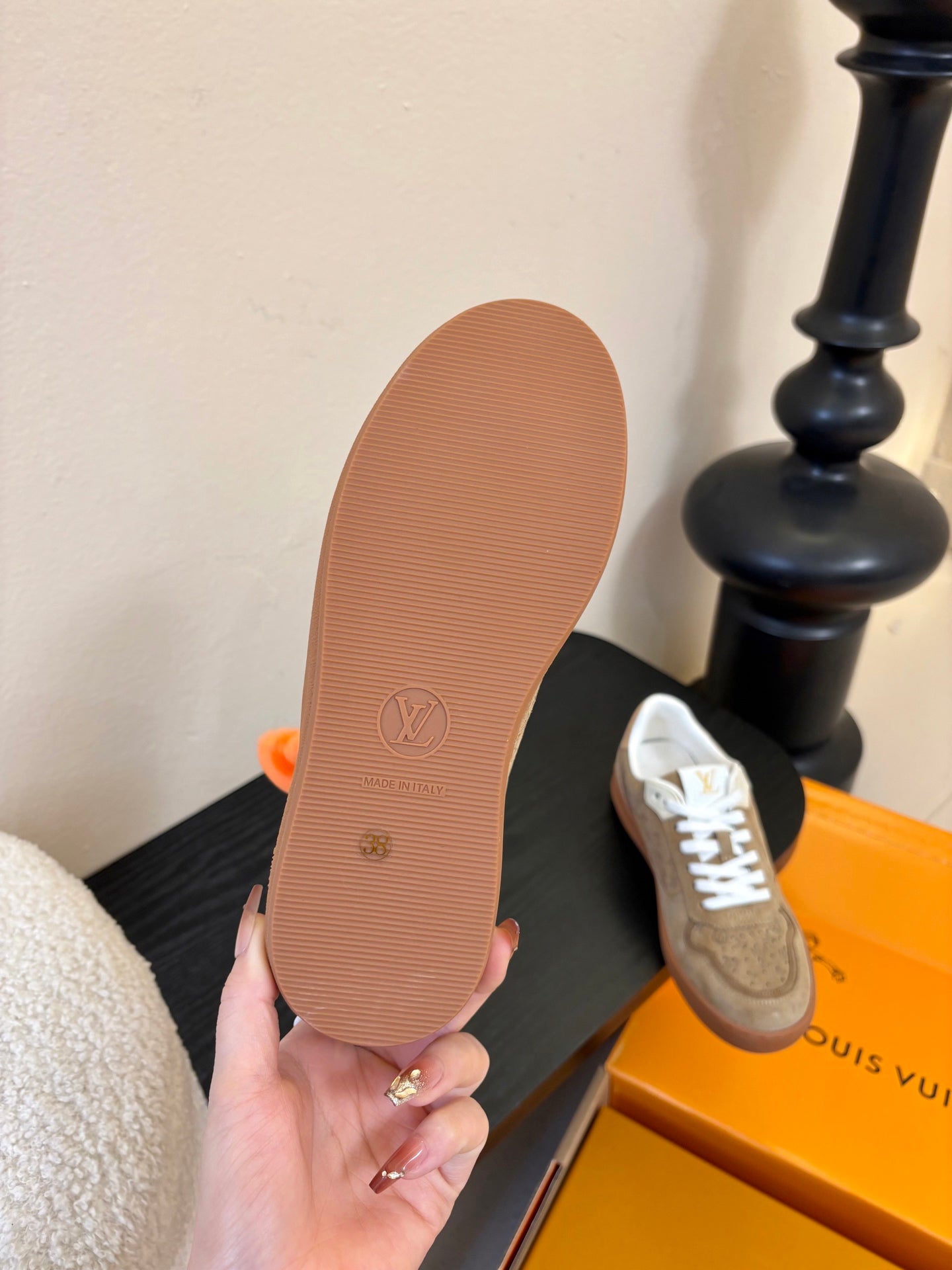 LV 26ss Lagoon Sneaker Light Brown Suede 627297