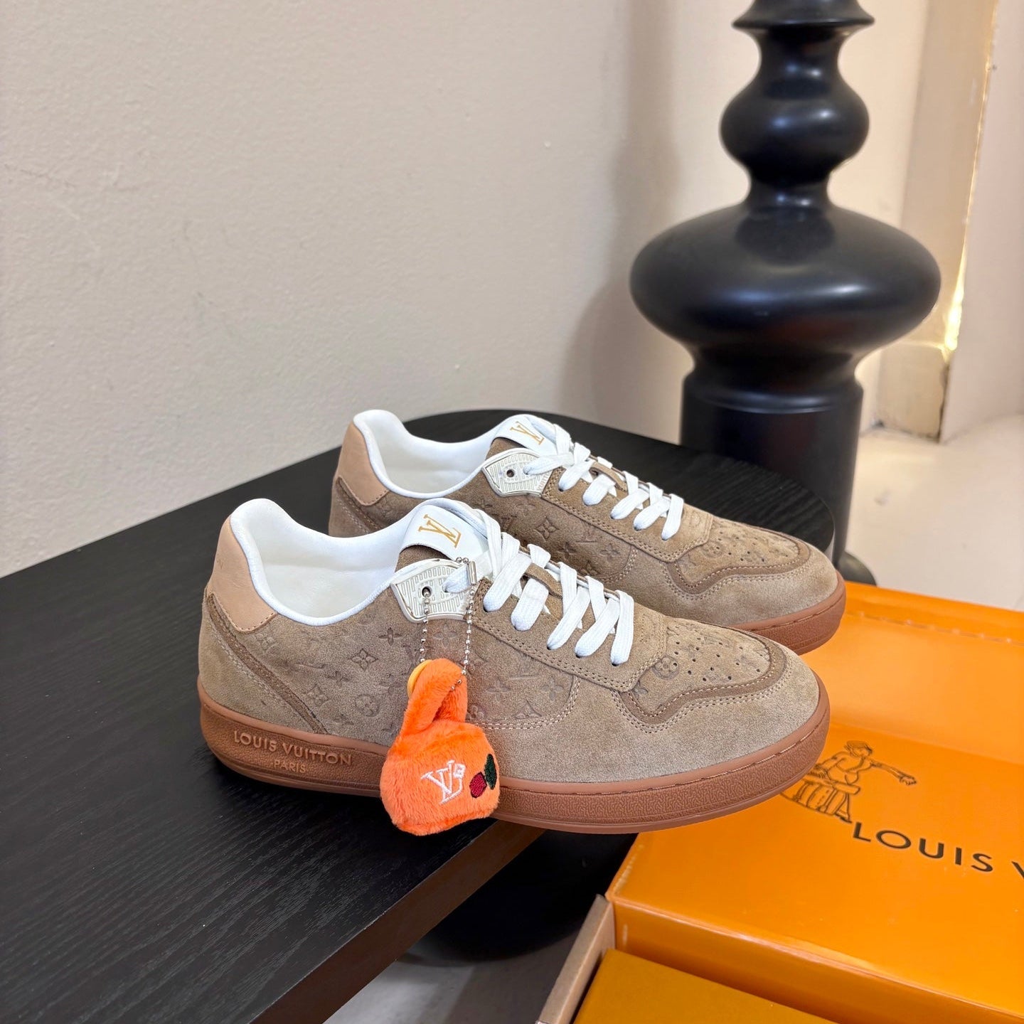 LV 26ss Lagoon Sneaker Light Brown Suede 627297