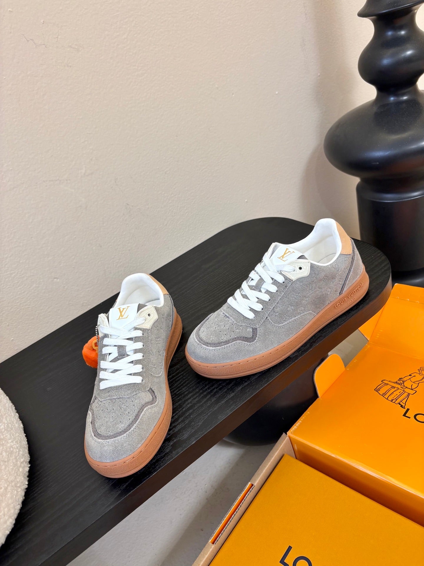 LV 26ss Lagoon Sneaker Gray Suede 627298