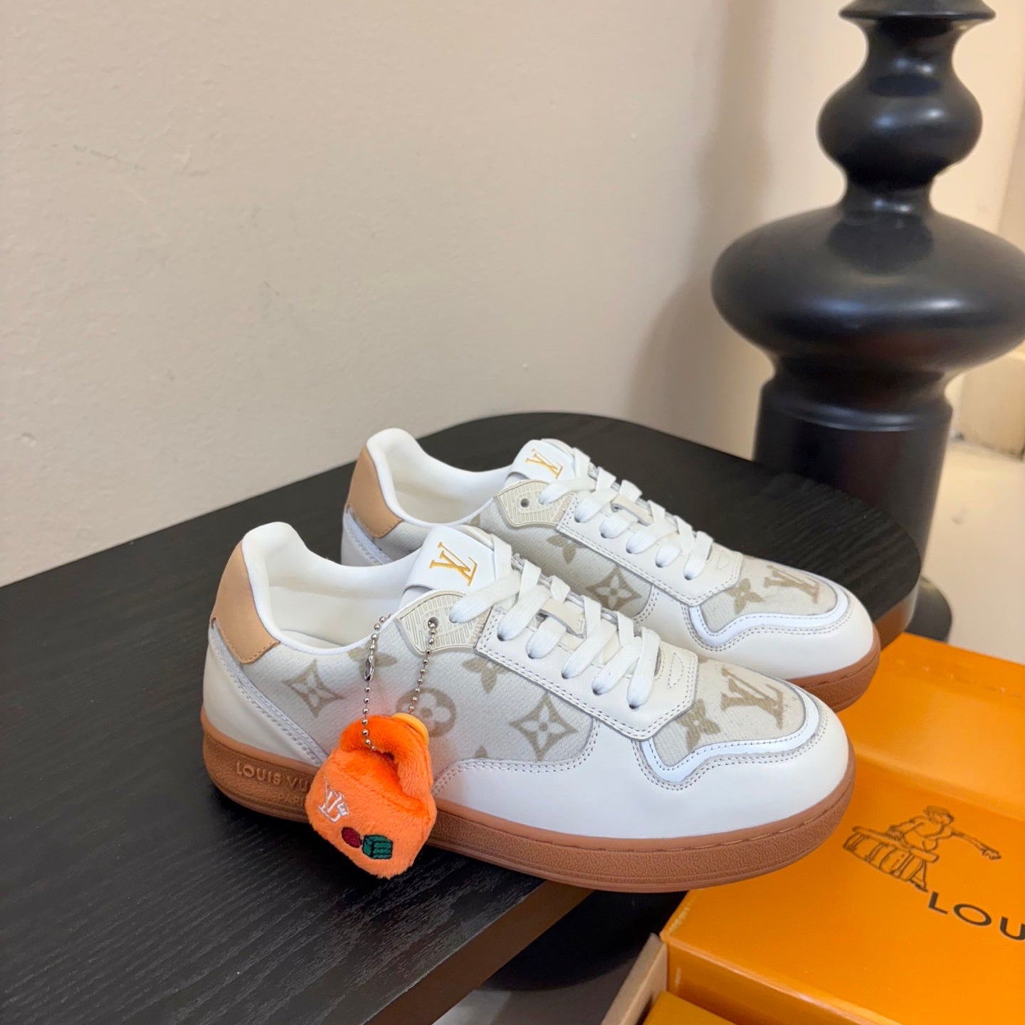 LV 26ss Lagoon Sneaker White Beige Cowhide 627299