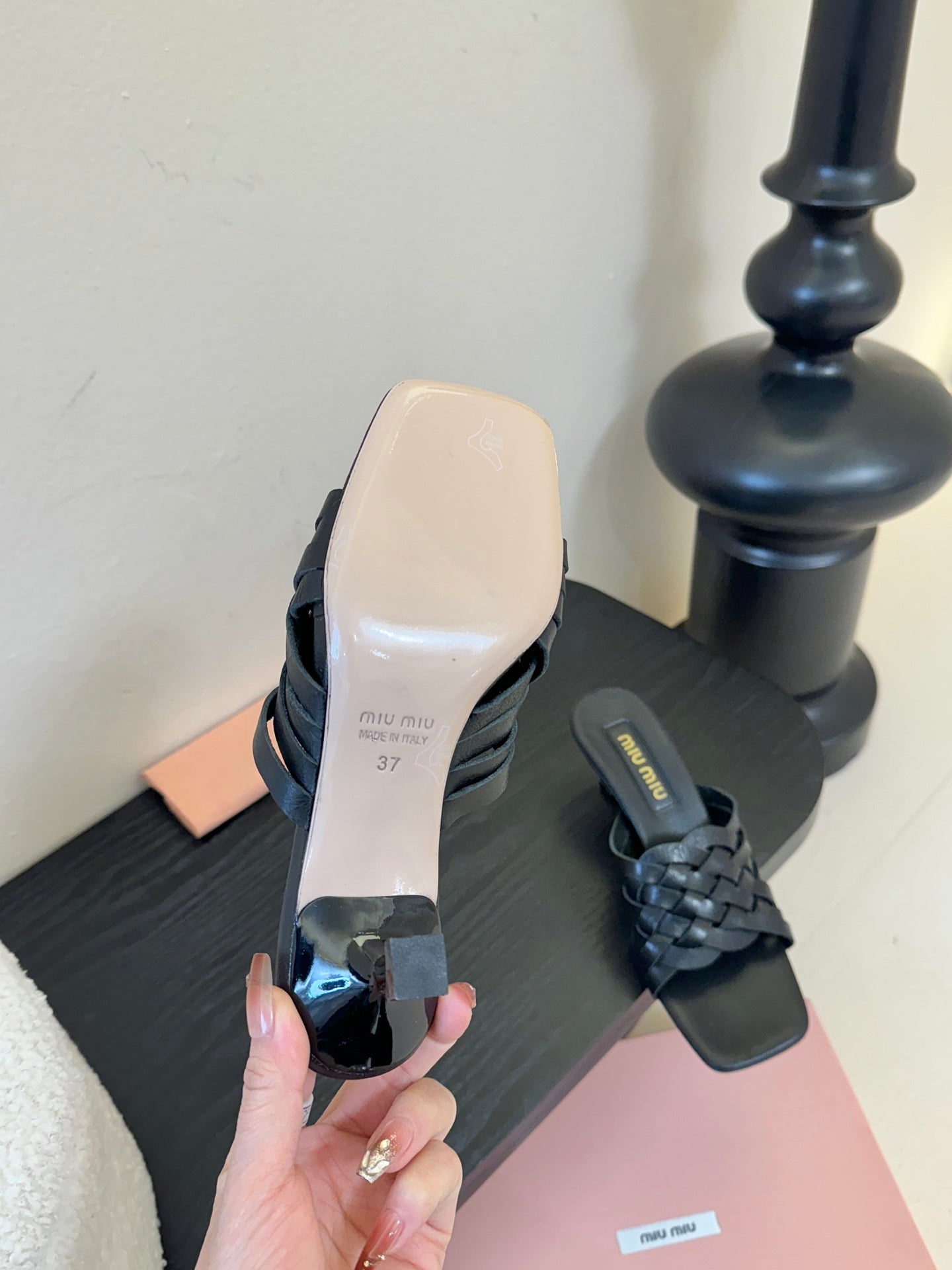 MIU 26ss Flat Sandals 50 Black Sheepskin 627352