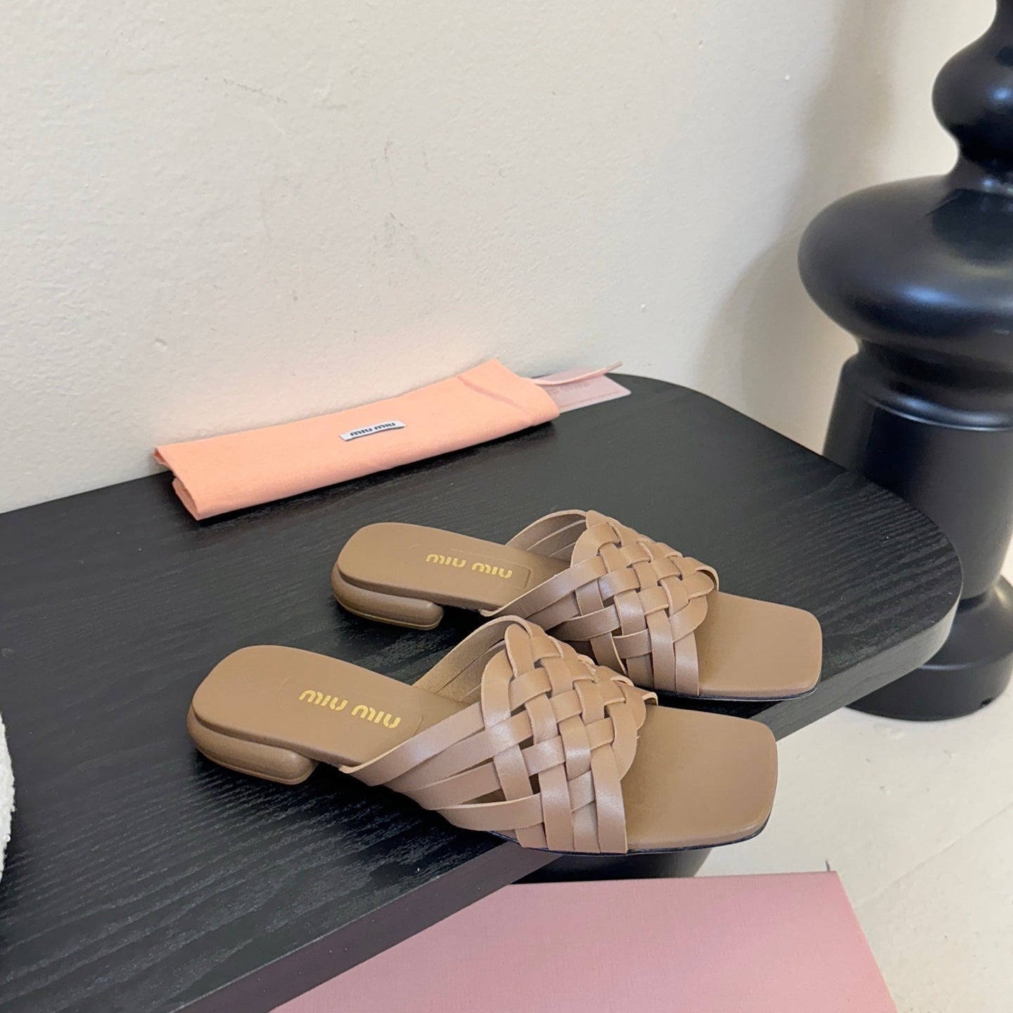 MIU 26ss Flat Sandals Brown Sheepskin 627353