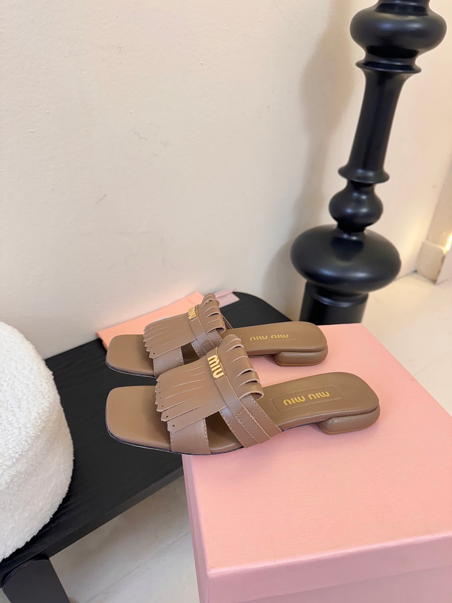 MIU 26ss Sandals Brown Sheepskin 627360