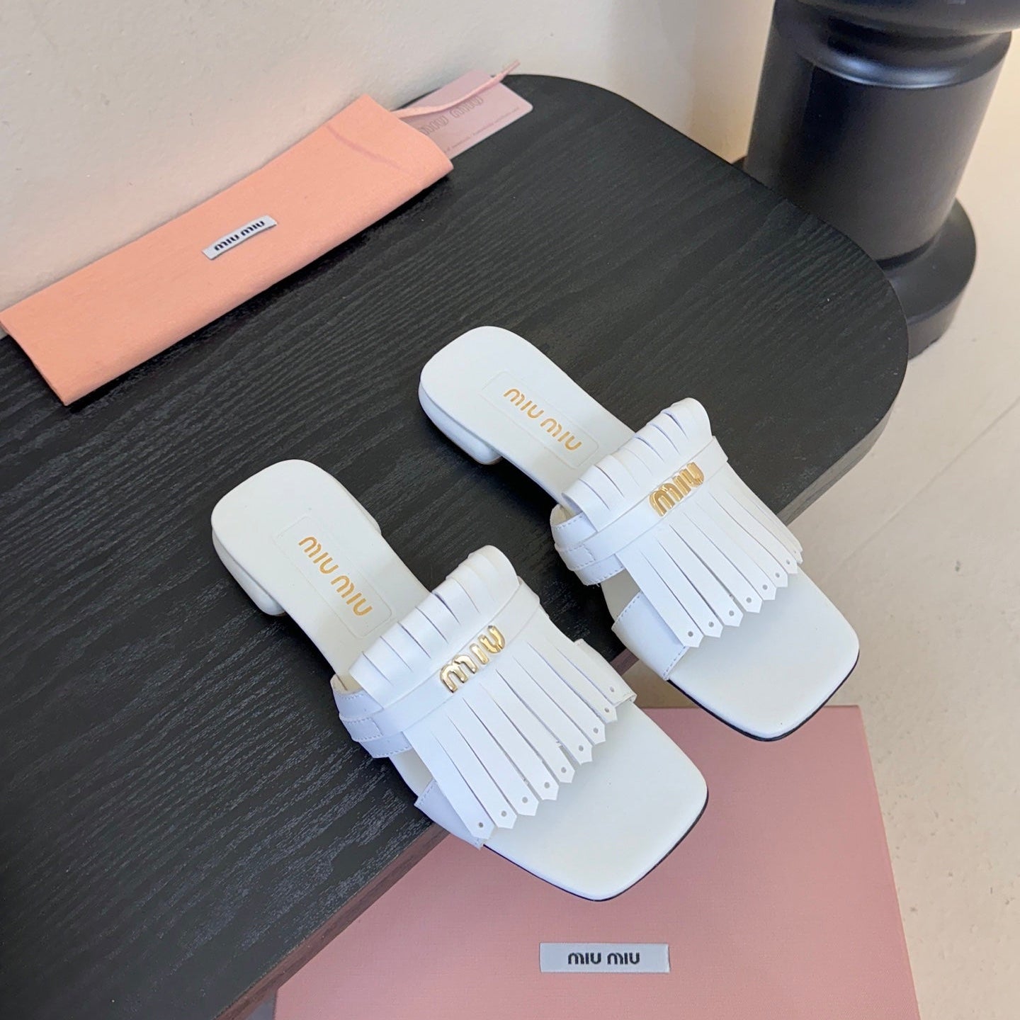 MIU 26ss Sandals White Sheepskin 627361