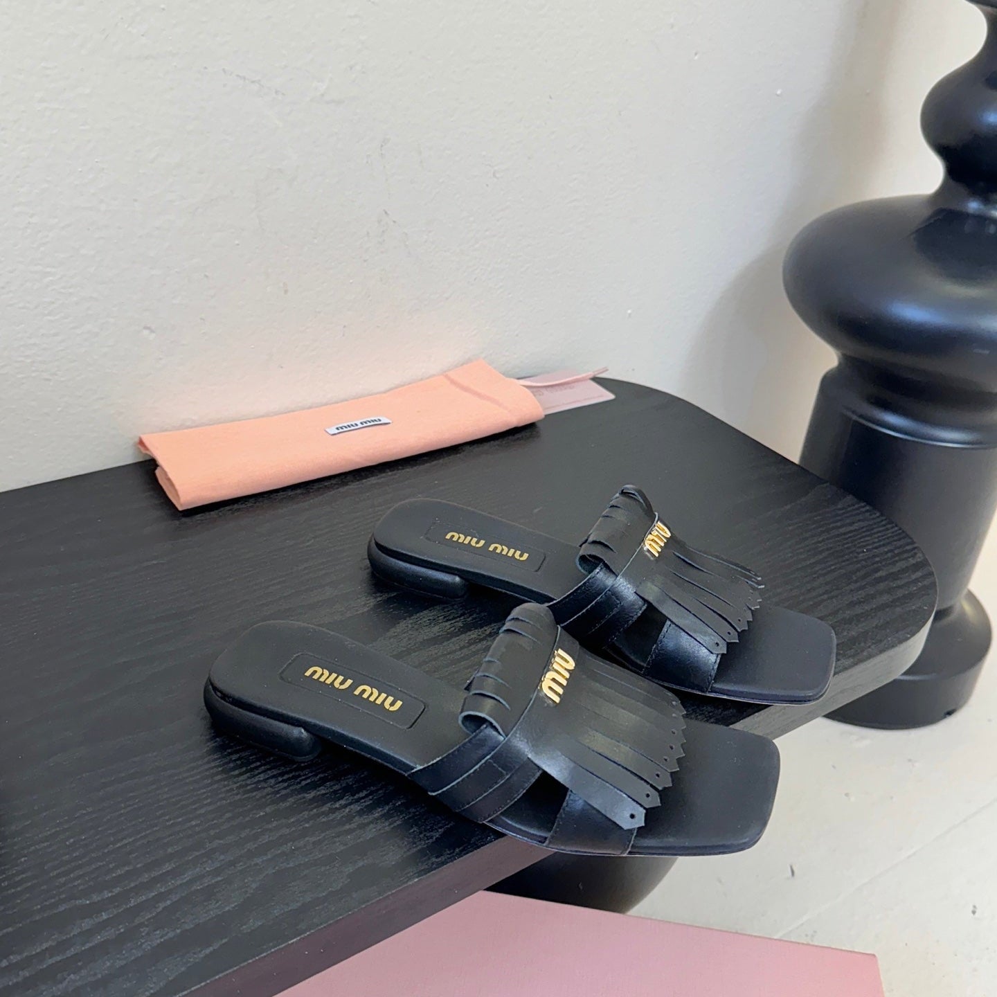 MIU 26ss Sandals Black Sheepskin 627362