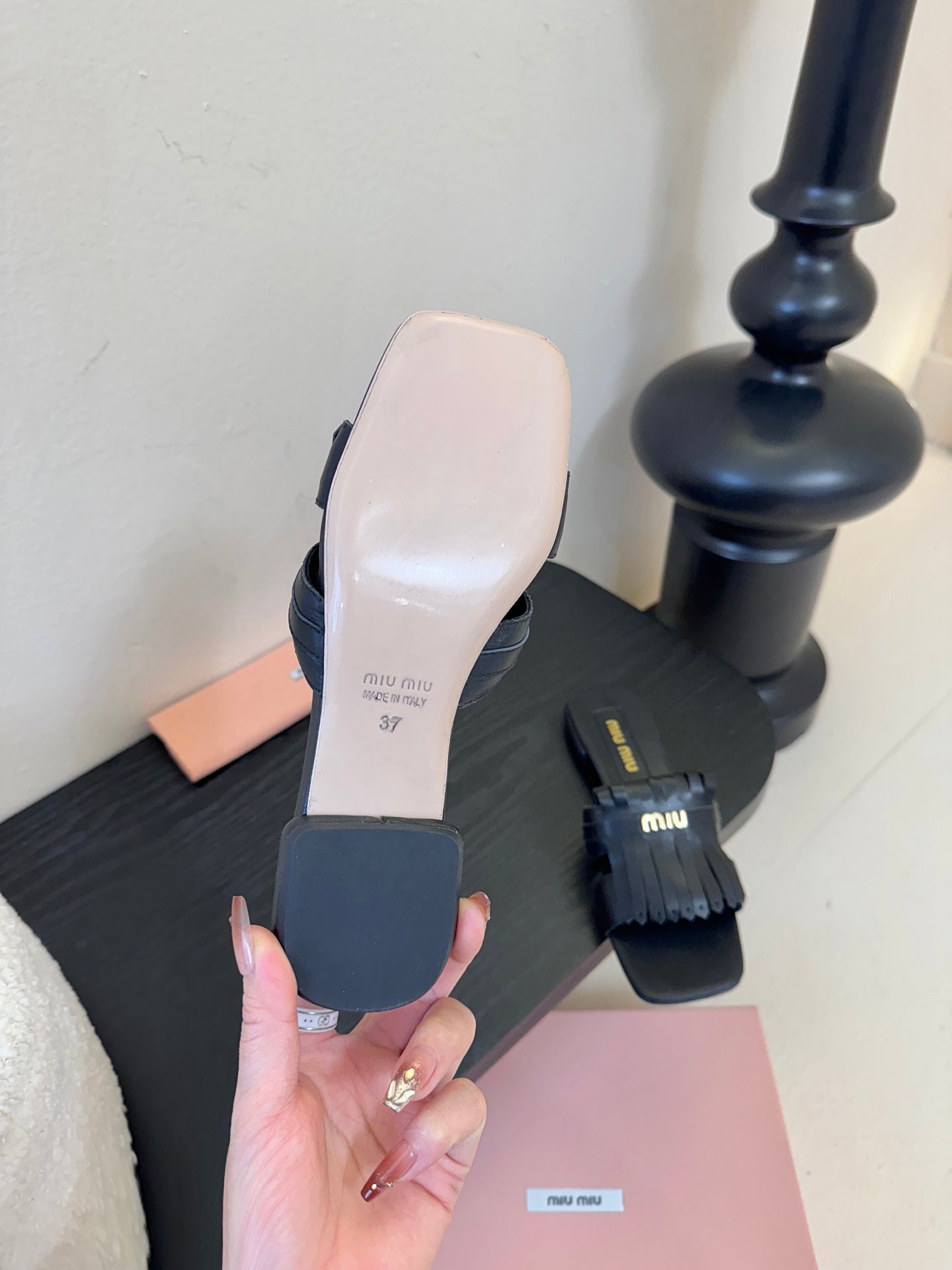 MIU 26ss Sandals Black Sheepskin 627362