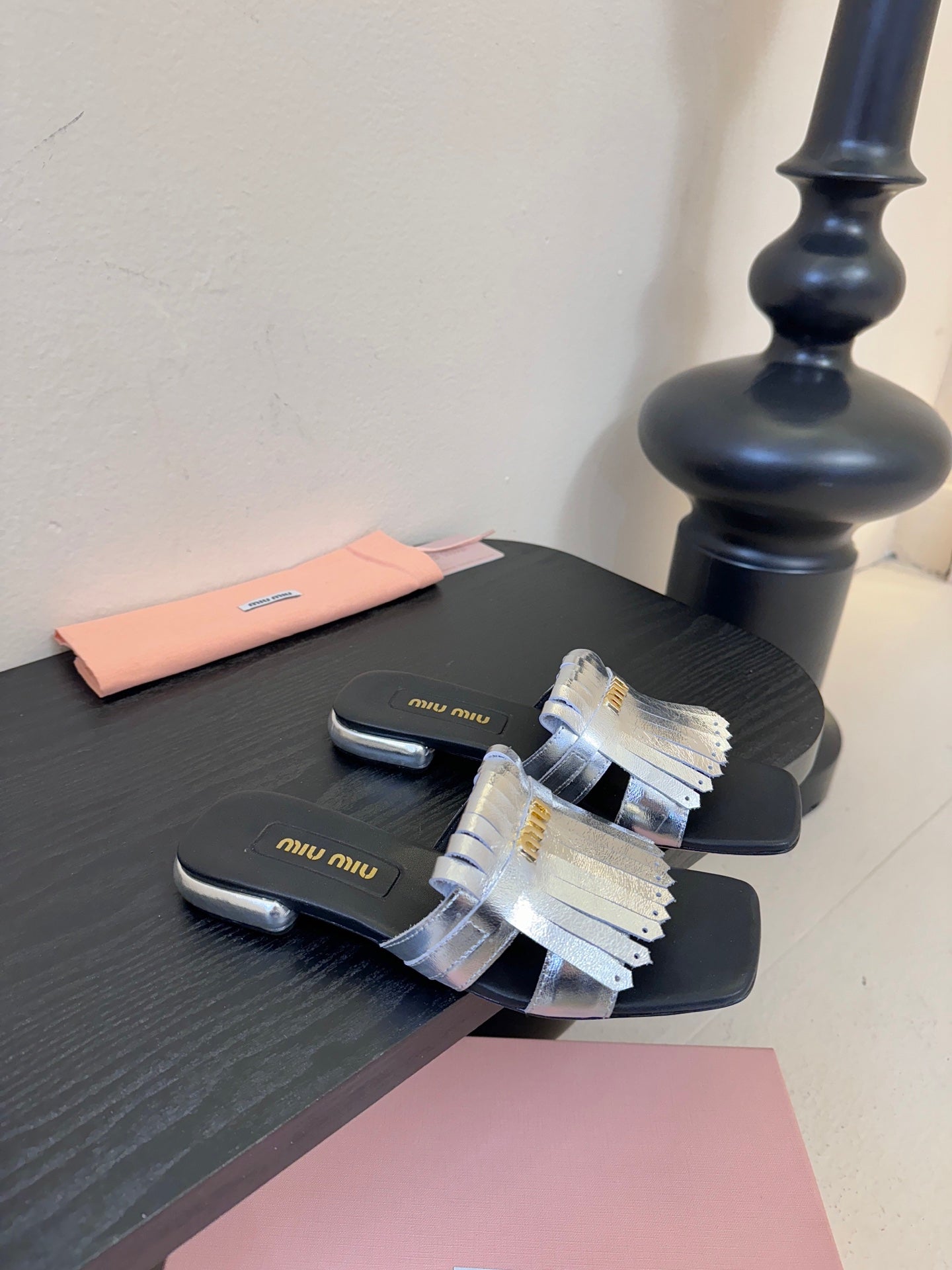 MIU 26ss Sandals Black Sliver Sheepskin 627363