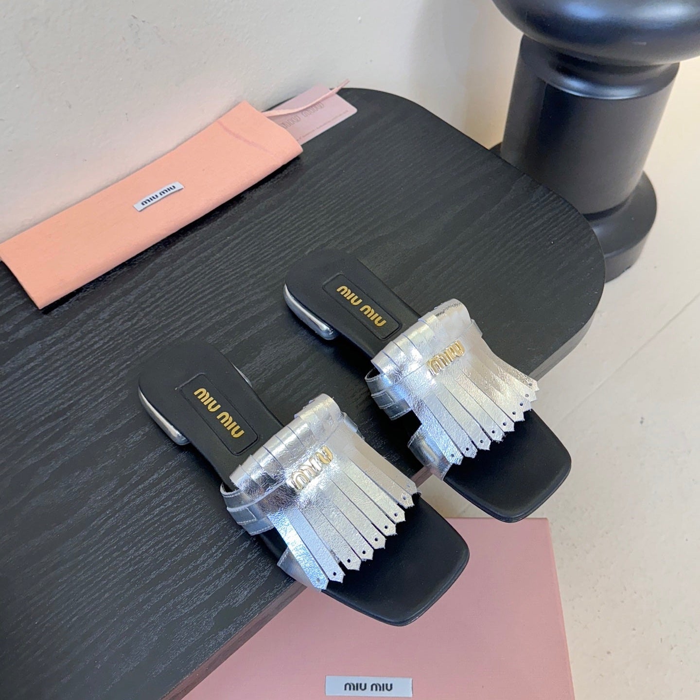 MIU 26ss Sandals Black Sliver Sheepskin 627363