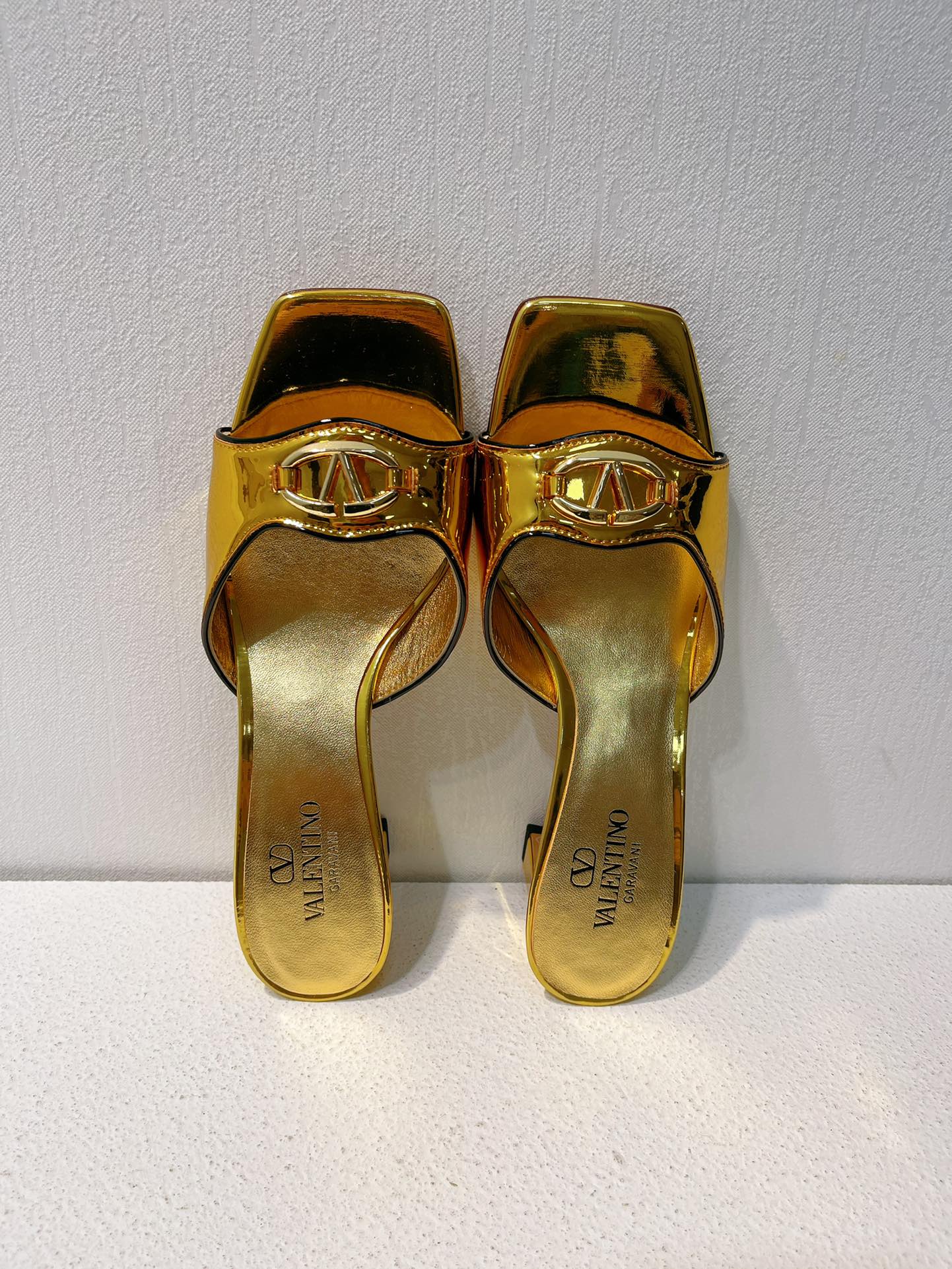 VT Mid Heel Mule Sandal Gold Sheepskin 292764