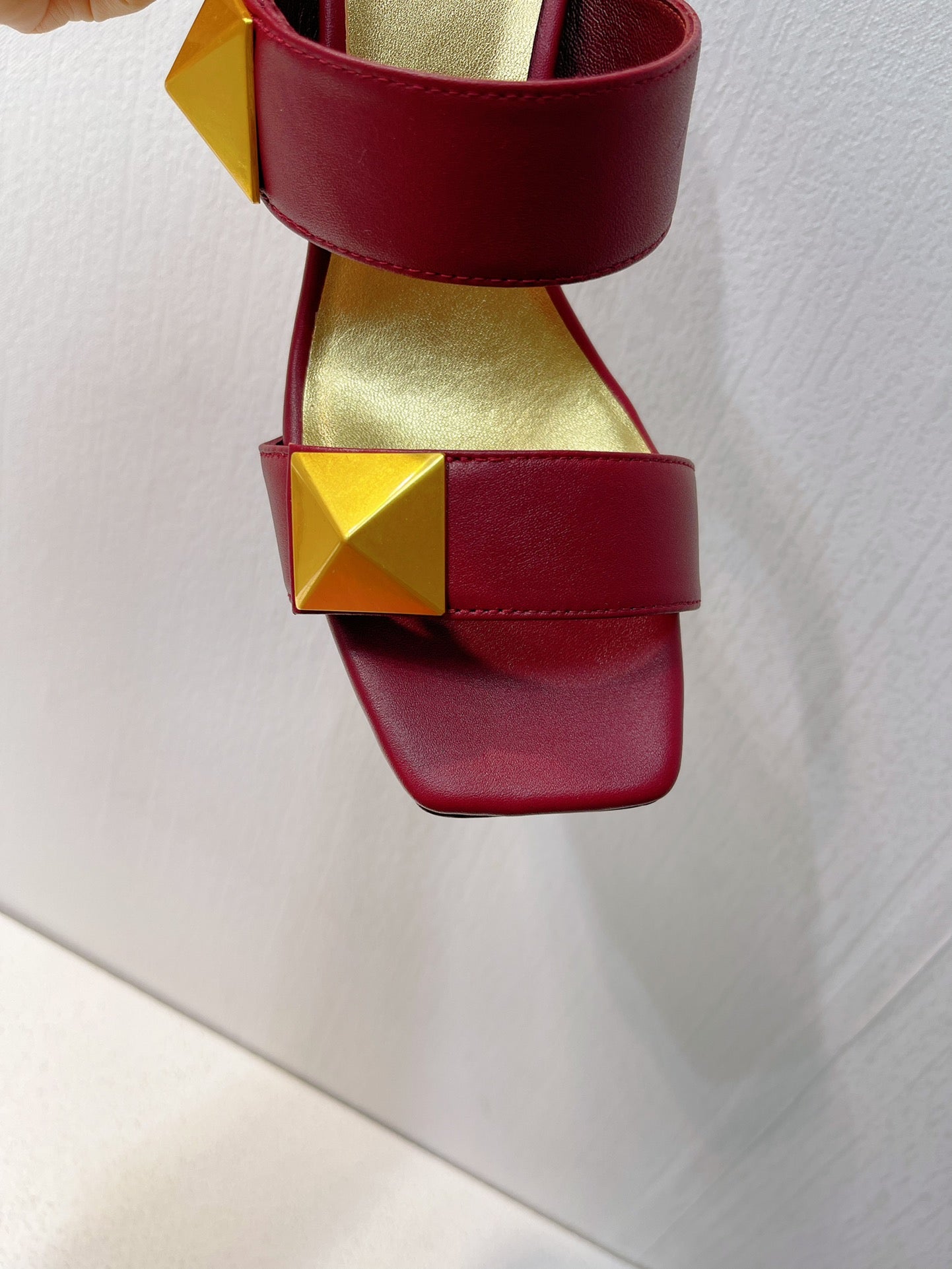 VT One Stud Leather Sandals Ruby Red Cowhide 292752