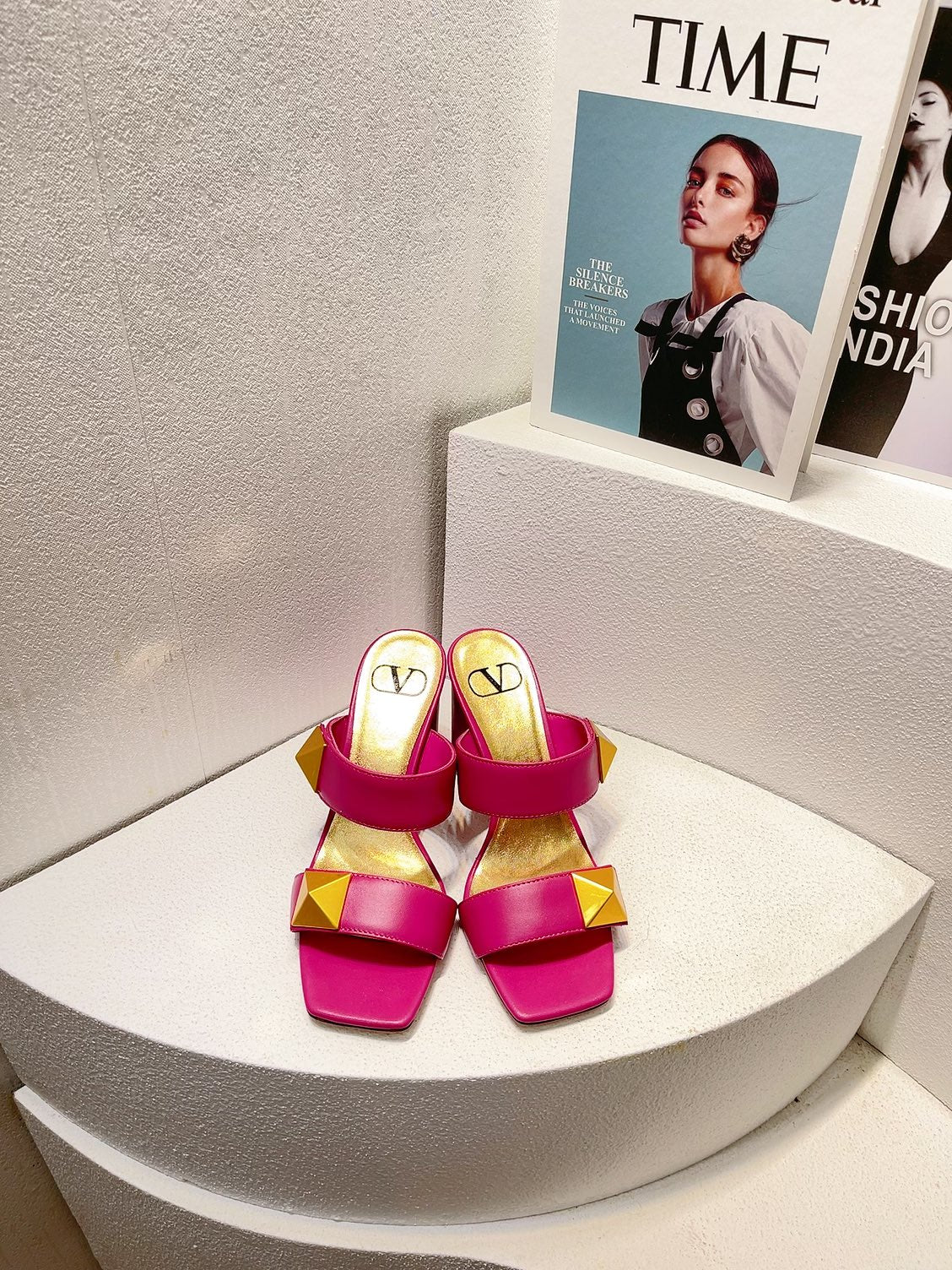 VT One Stud Leather Sandals Fuchsia Pink Cowhide 292754