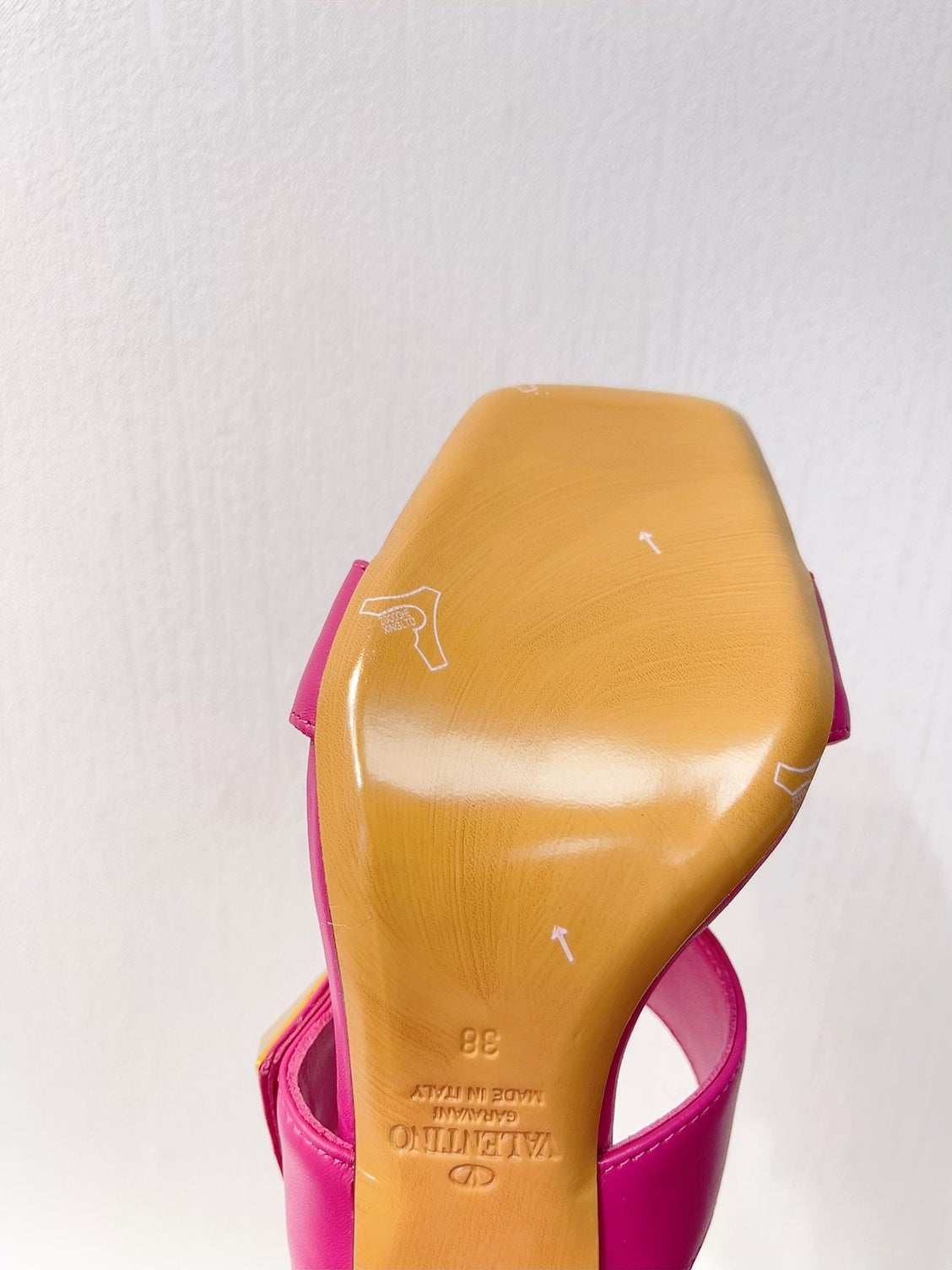 VT One Stud Leather Sandals Fuchsia Pink Cowhide 292754