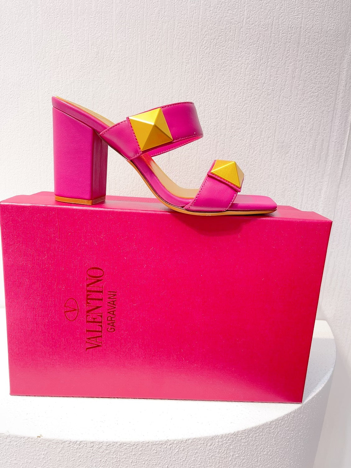 VT One Stud Leather Sandals Fuchsia Pink Cowhide 292754