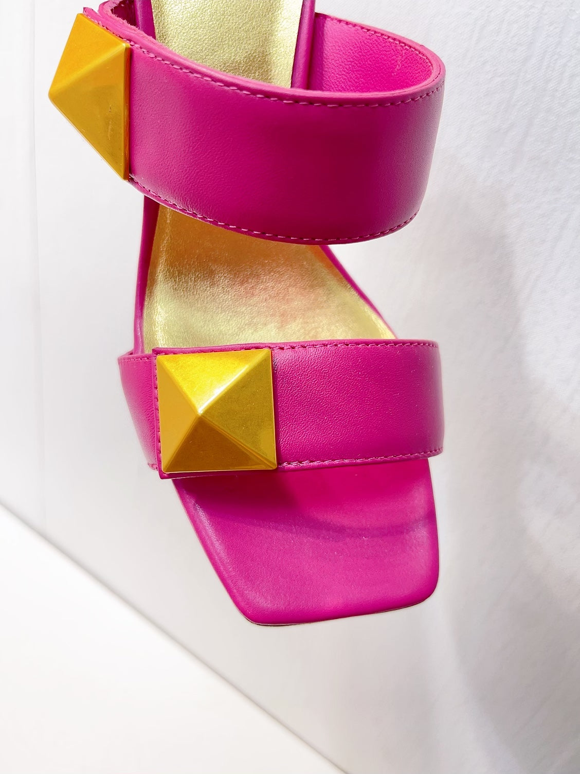 VT One Stud Leather Sandals Fuchsia Pink Cowhide 292754