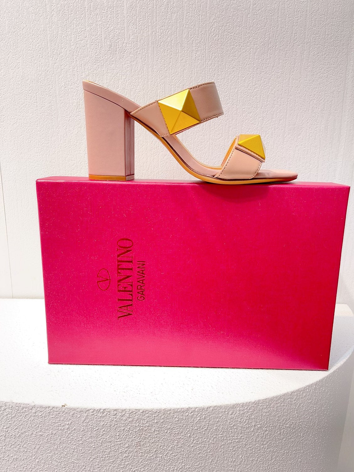 VT One Stud Leather Sandals Pink Cowhide 292756