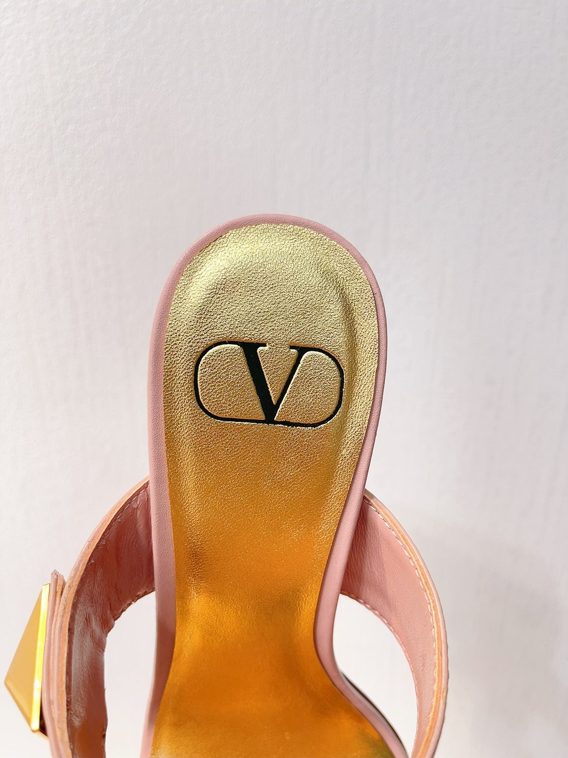 VT One Stud Leather Sandals Pink Cowhide 292756